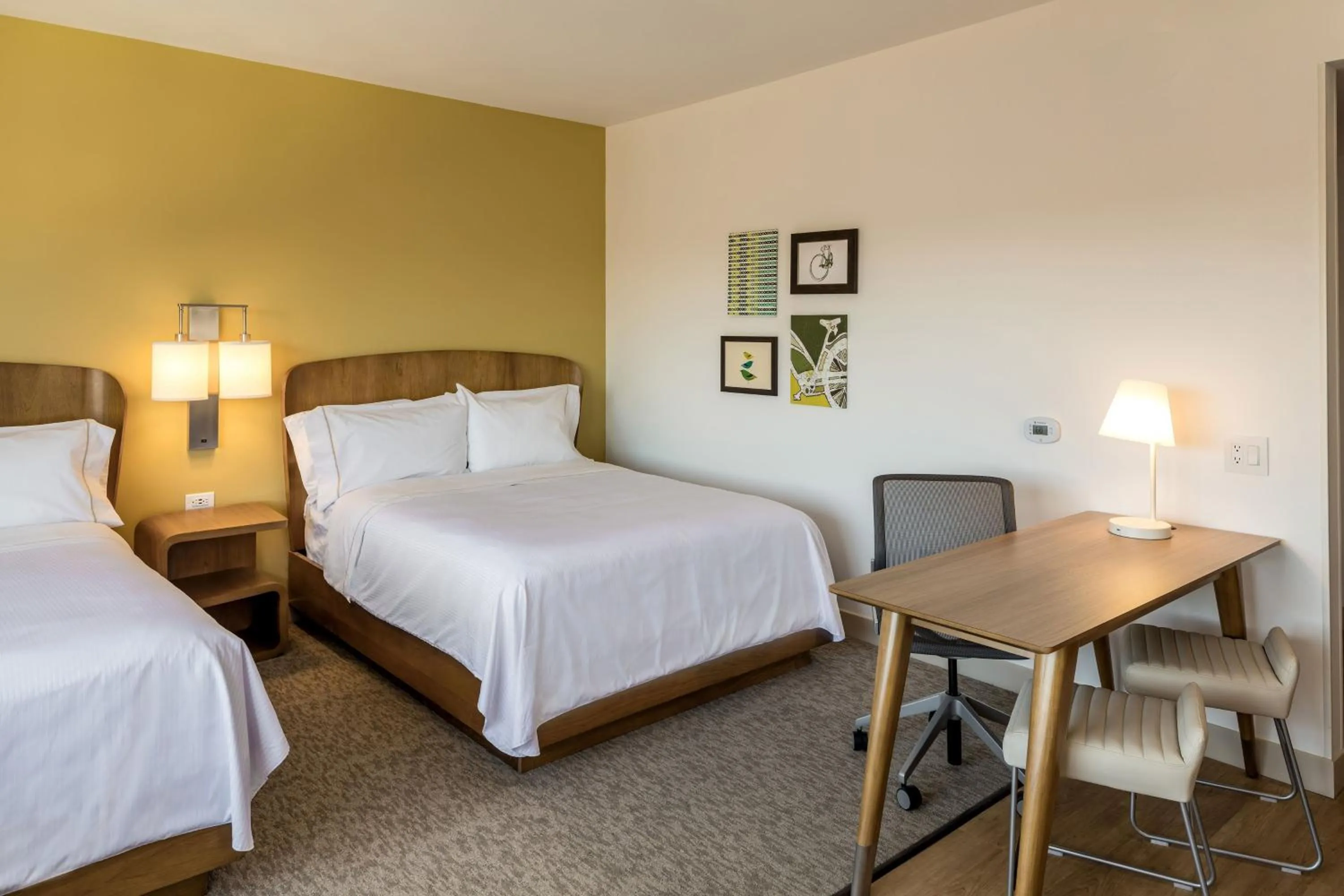 Photo of the whole room, Bed in Element Bend