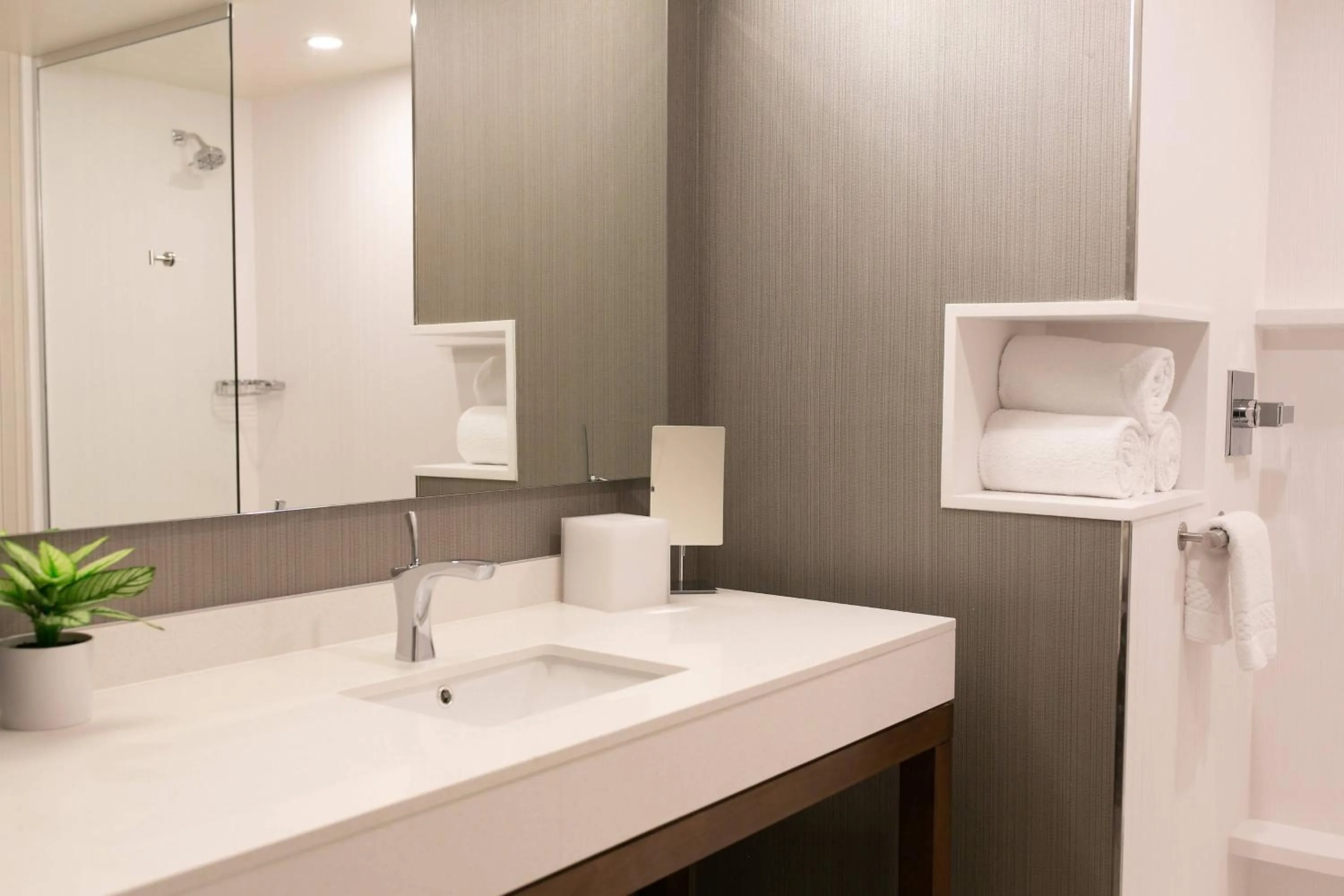 Bathroom in Courtyard Elkhart