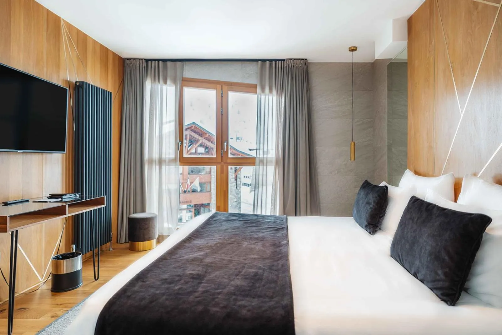 TV and multimedia, Bed in Hôtel Le Diamond Rock