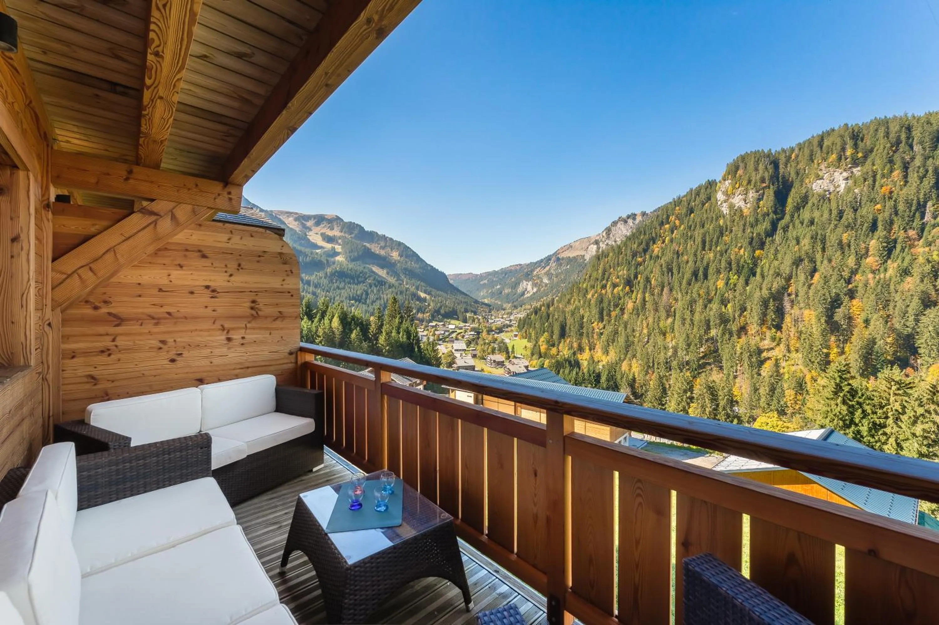 Etringa 8 - Chalet Mitoyen - BO Immobilier- remises sur les forfaits de skis Châtel ou Portes du soleil