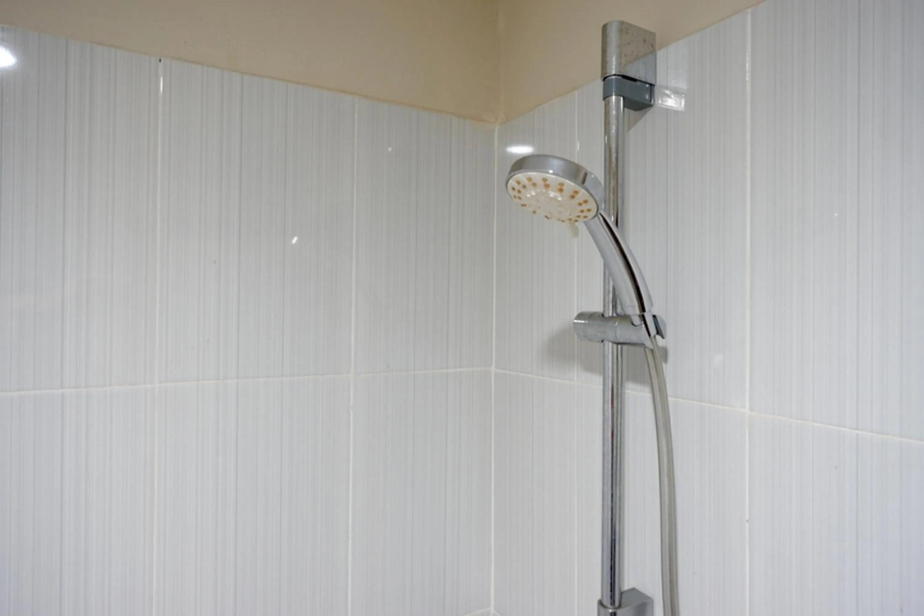 Bathroom in RedDoorz near Lippo Plaza Buton