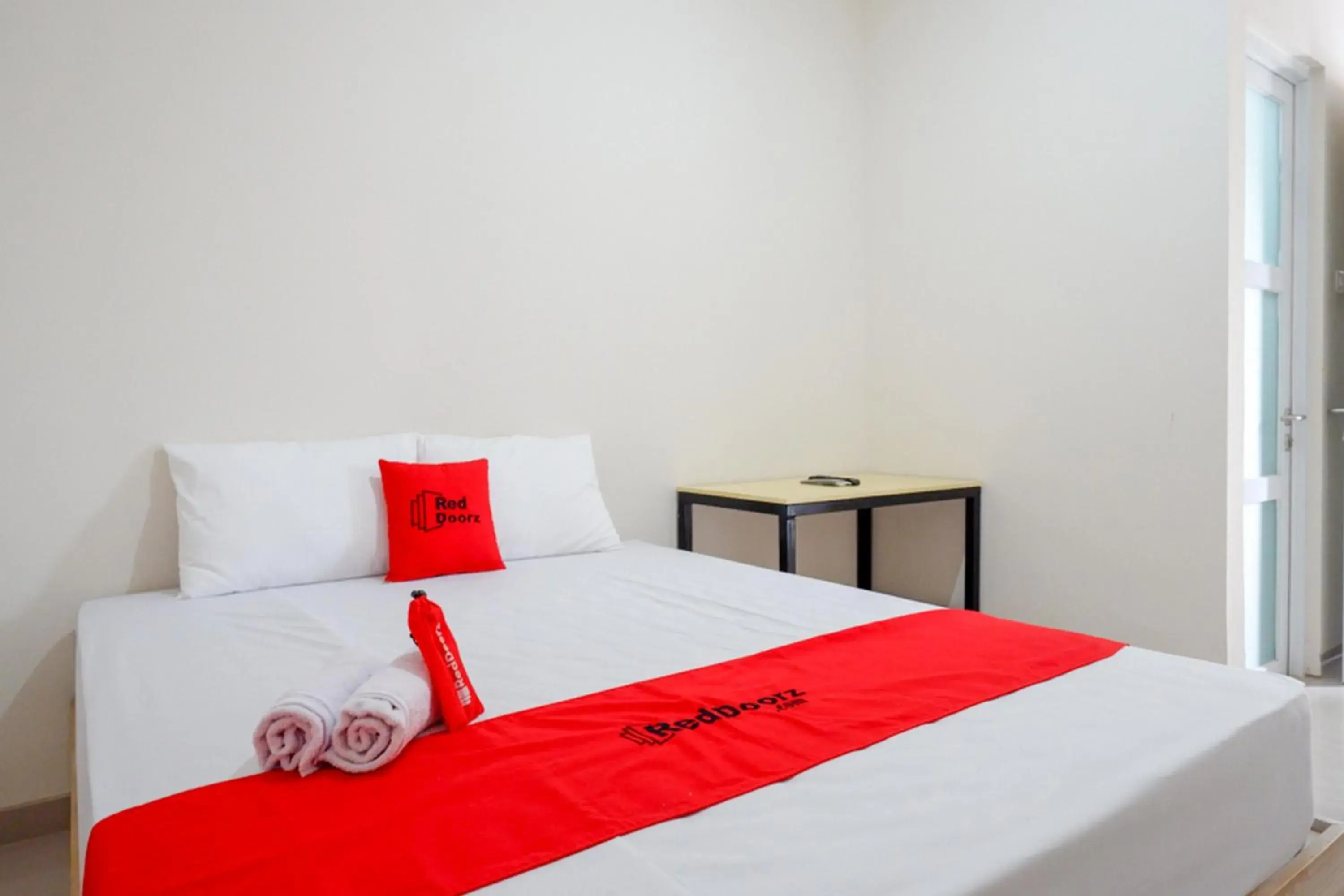 Bed in RedDoorz near Lippo Plaza Buton Bed in RedDoorz near Lippo Plaza Buton