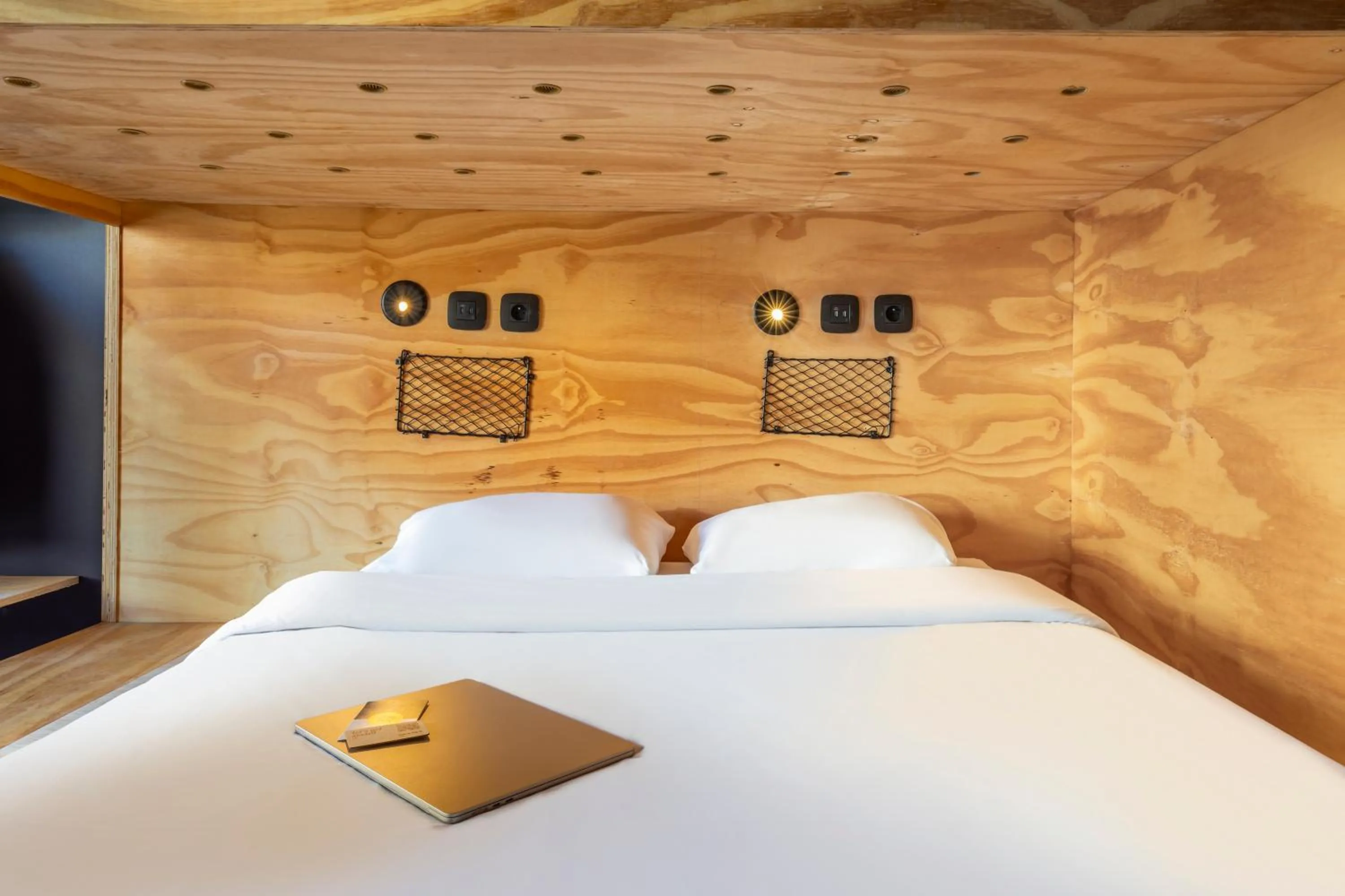 Bed in JO&JOE Paris - Nation