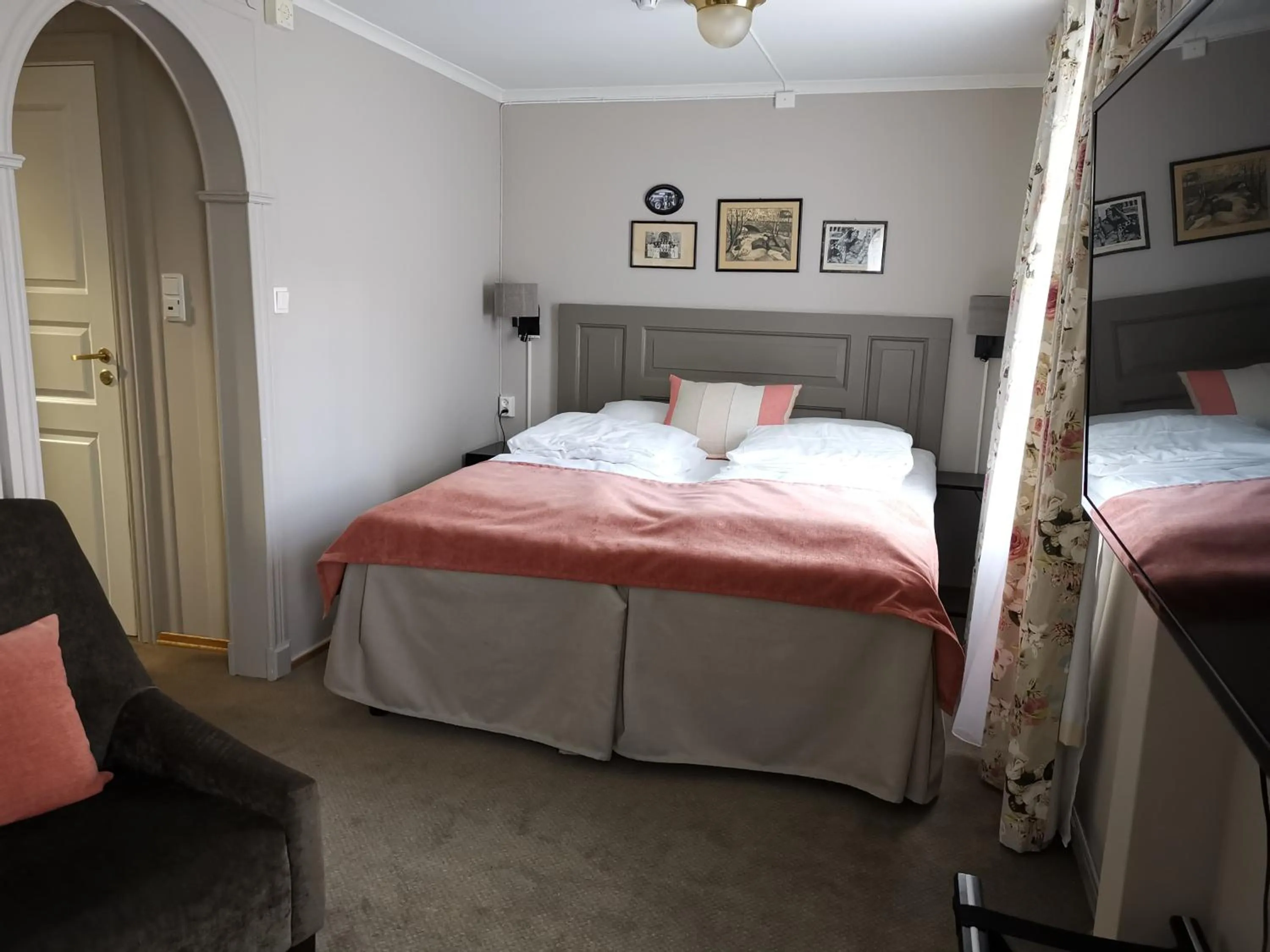 Bed in Sanner Hotell