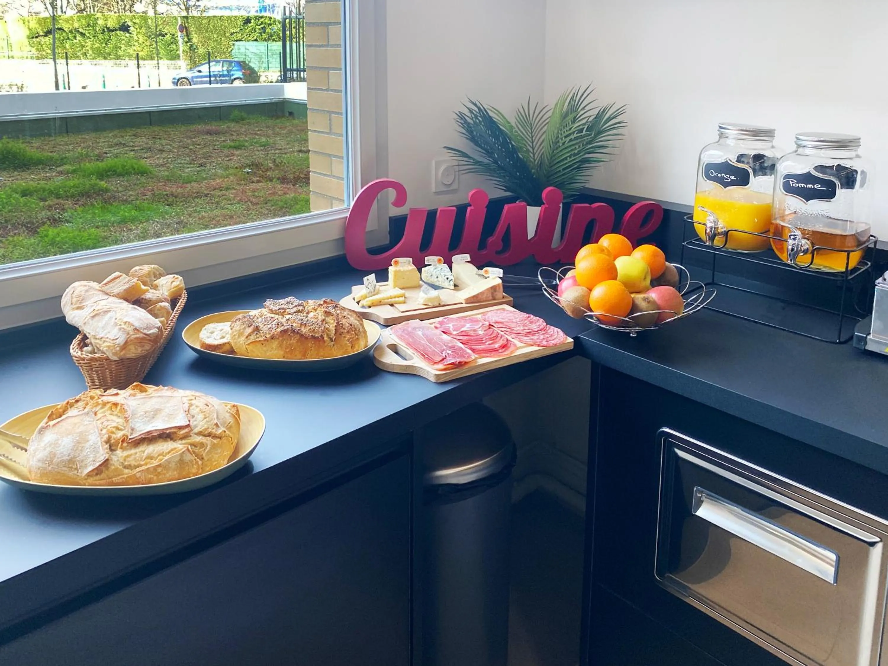 Breakfast in Sweetly Alexandrin Toulouse