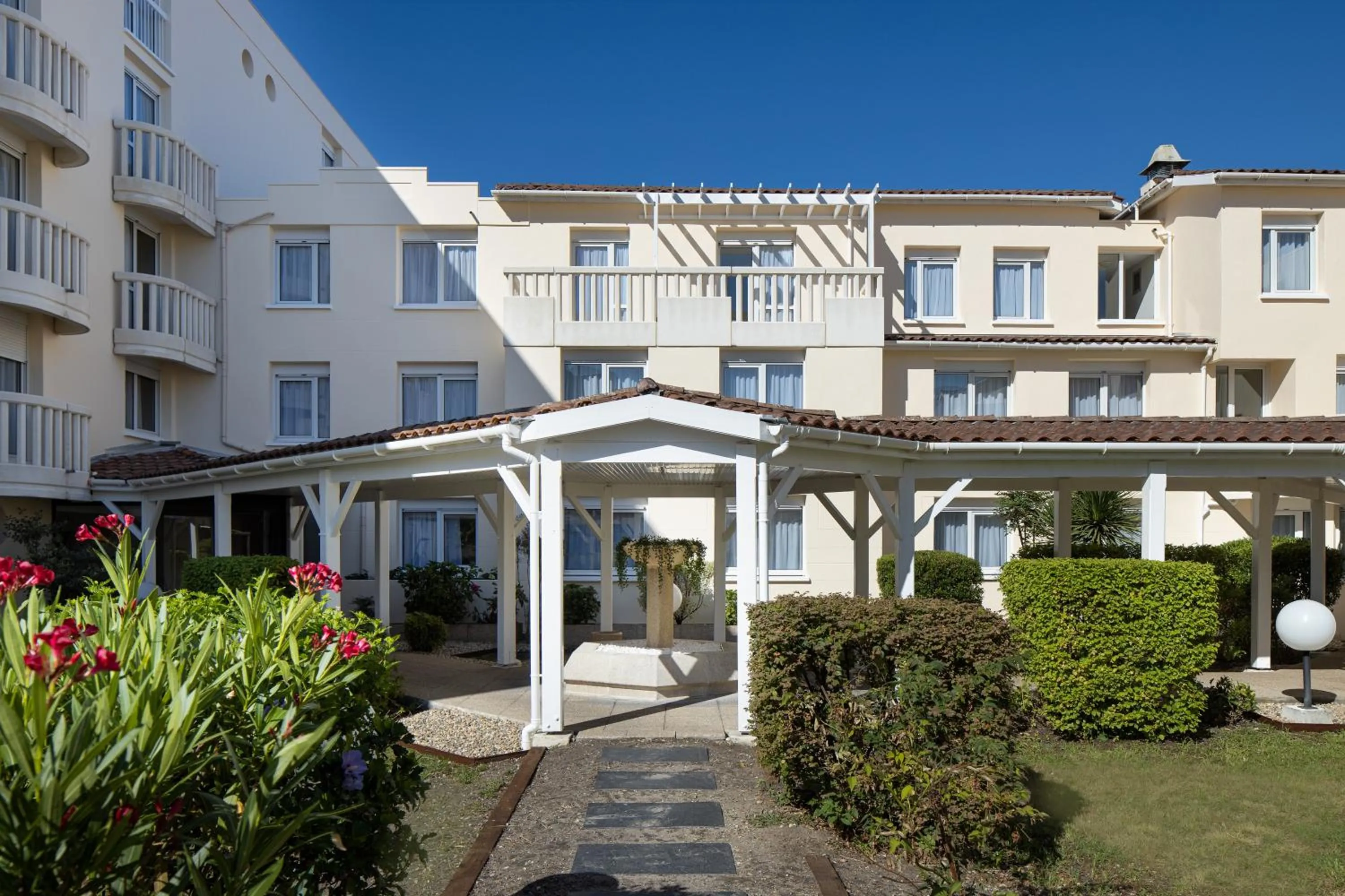 Garden in Sweetly Bordeaux Saint-Augustin