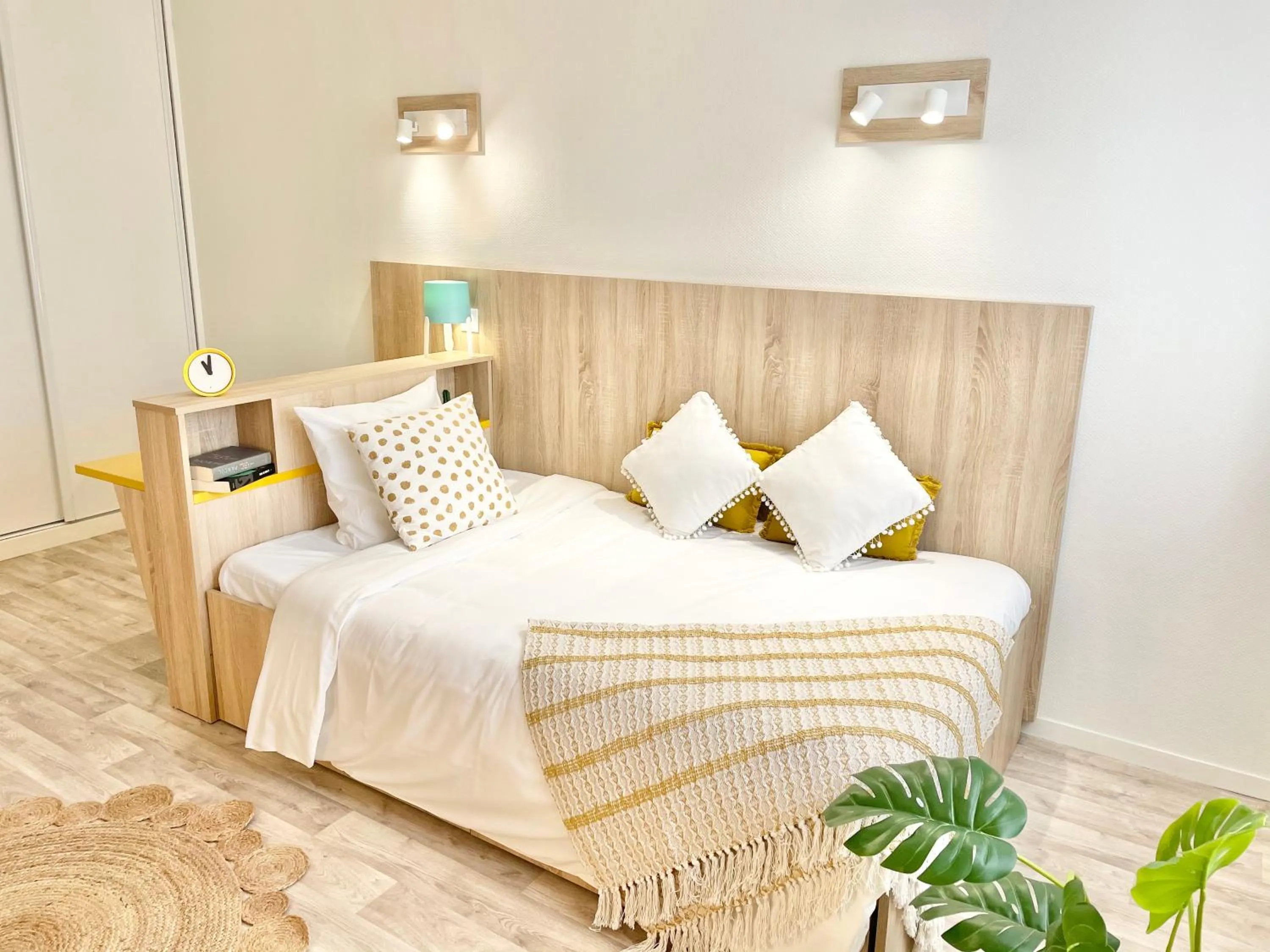 Bed in Sweetly Bordeaux Saint-Augustin