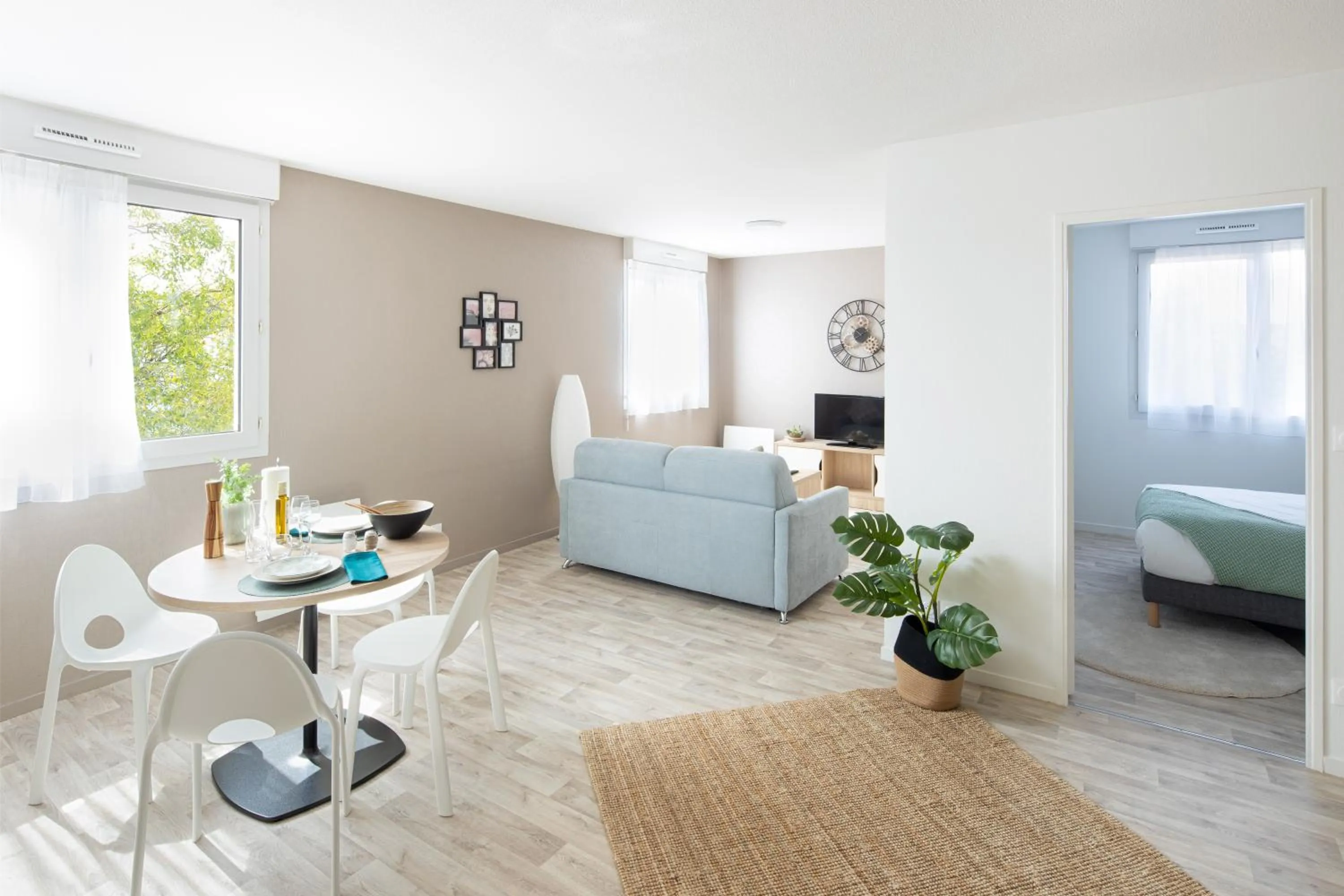 Living room, Bed in Sweetly Bordeaux Saint-Augustin