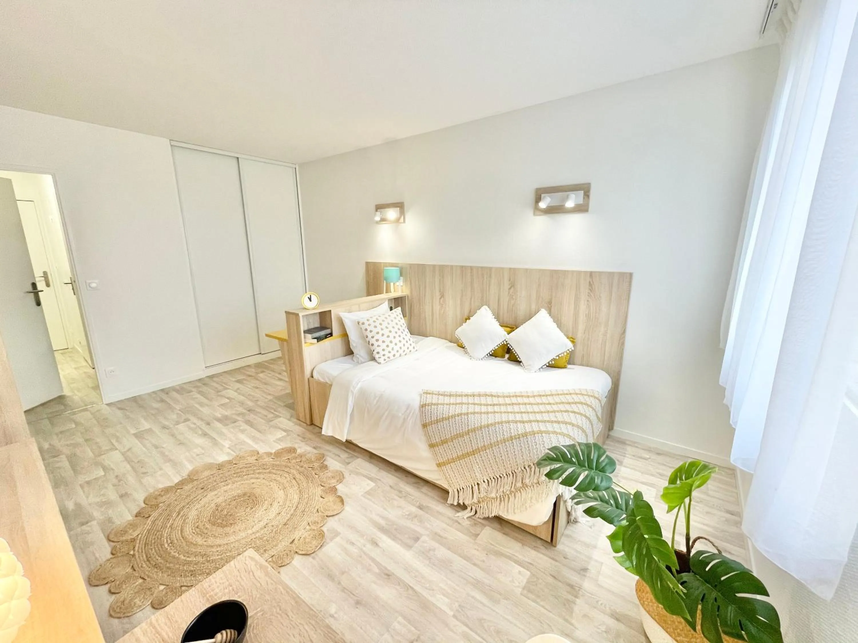 Bed in Sweetly Bordeaux Saint-Augustin