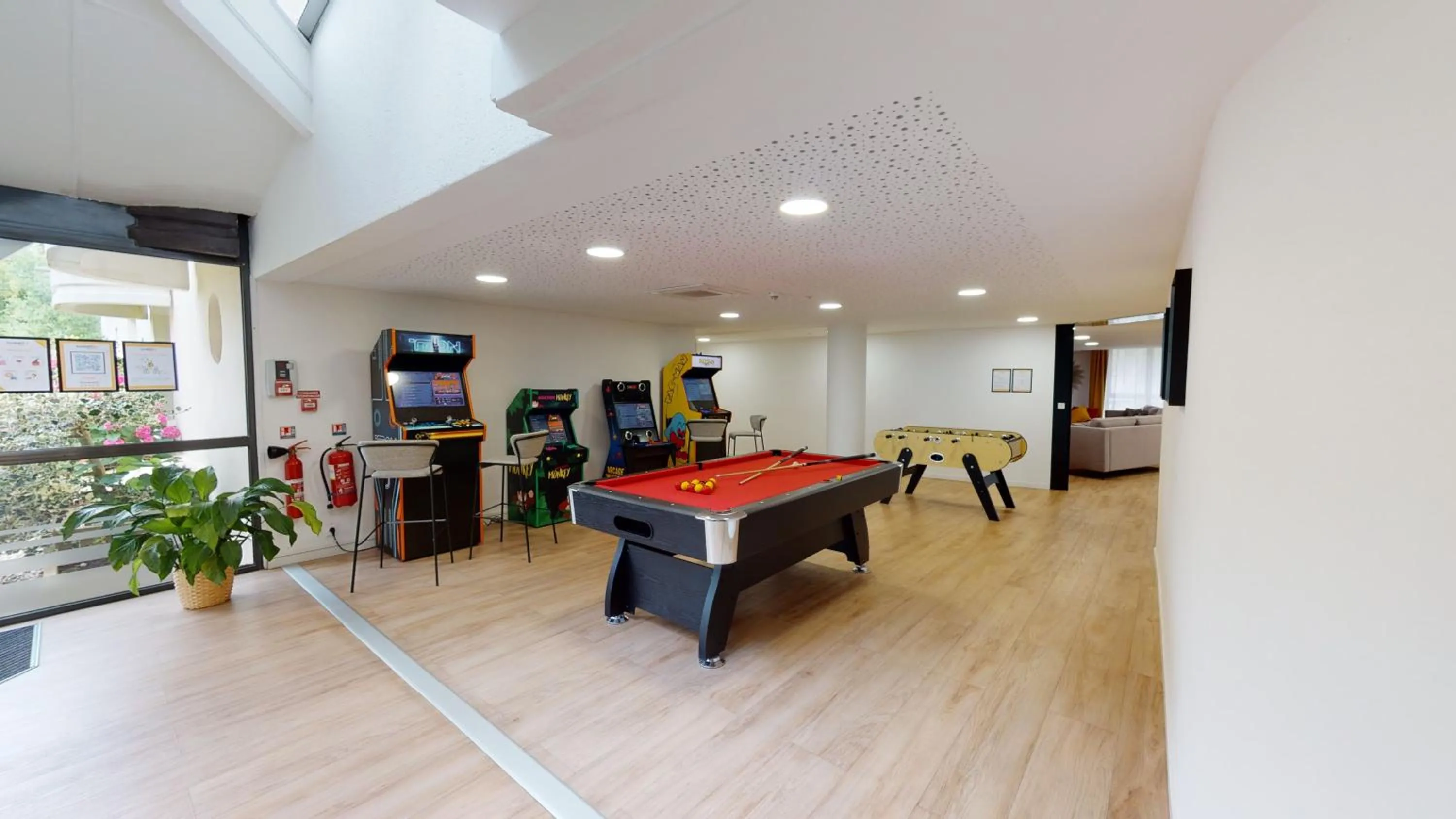 Property building in Sweetly Bordeaux Saint-Augustin