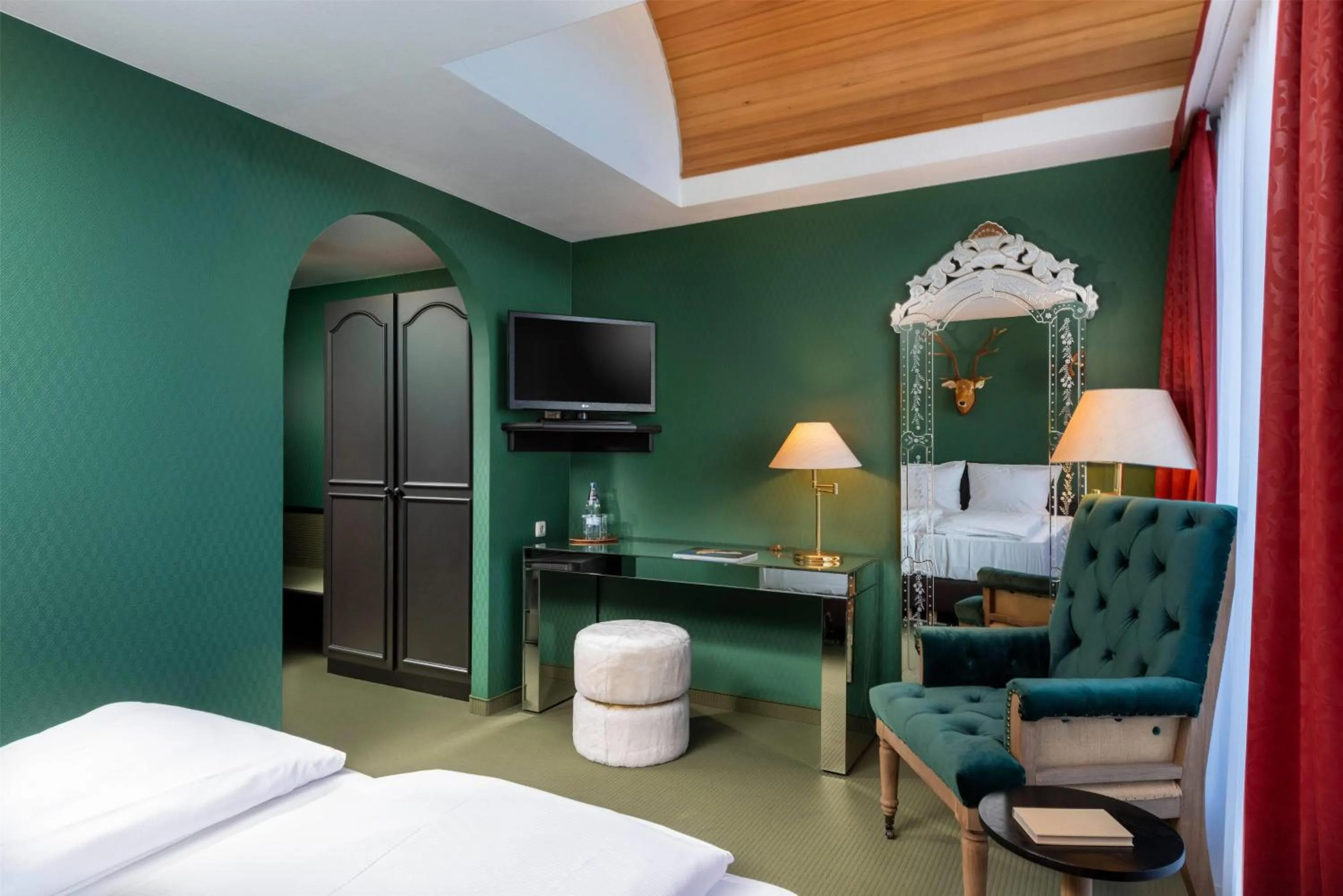 Photo of the whole room, Bed in Wyndham Garden Donaueschingen