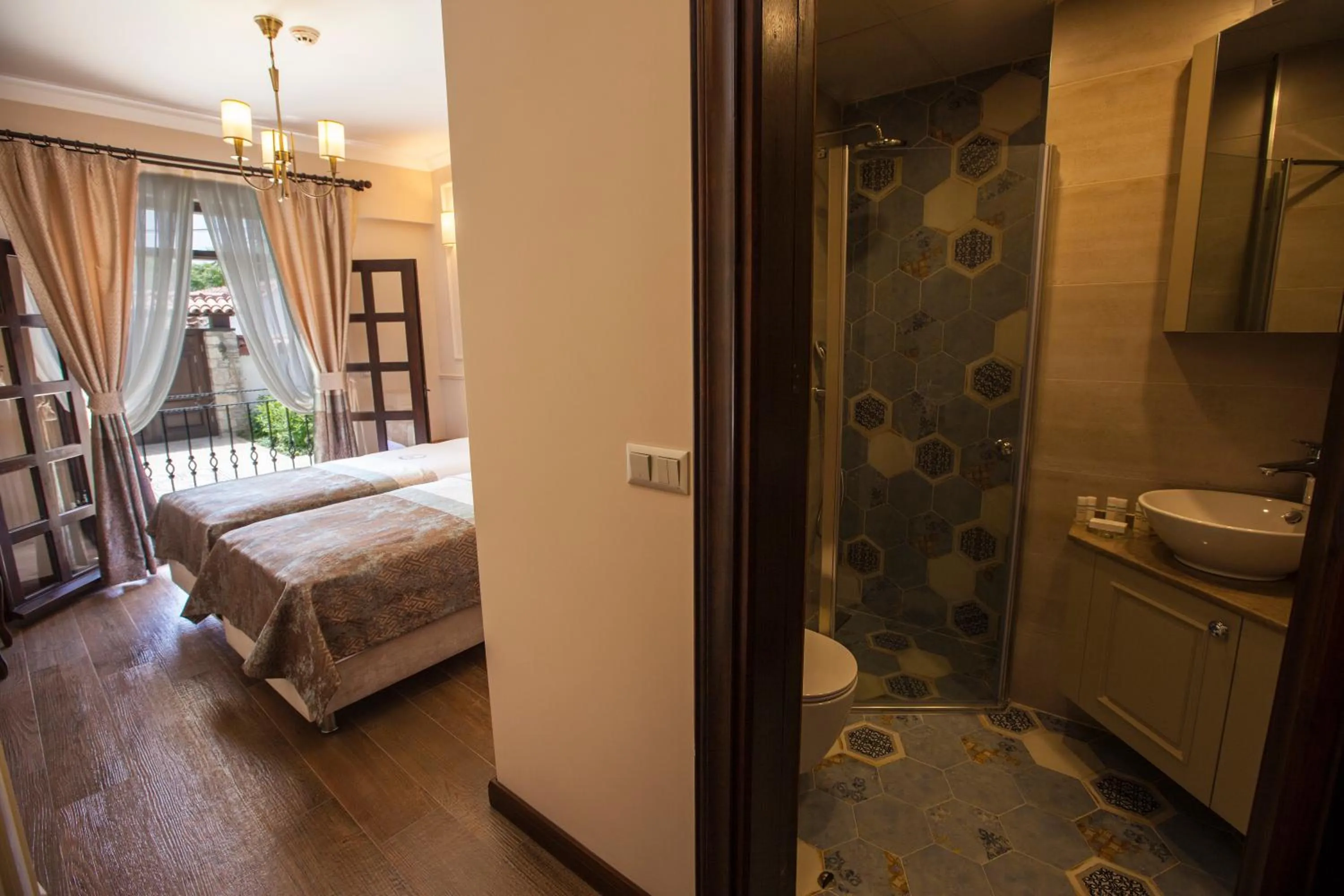 Shower, Bed in Livia Garden Hotel