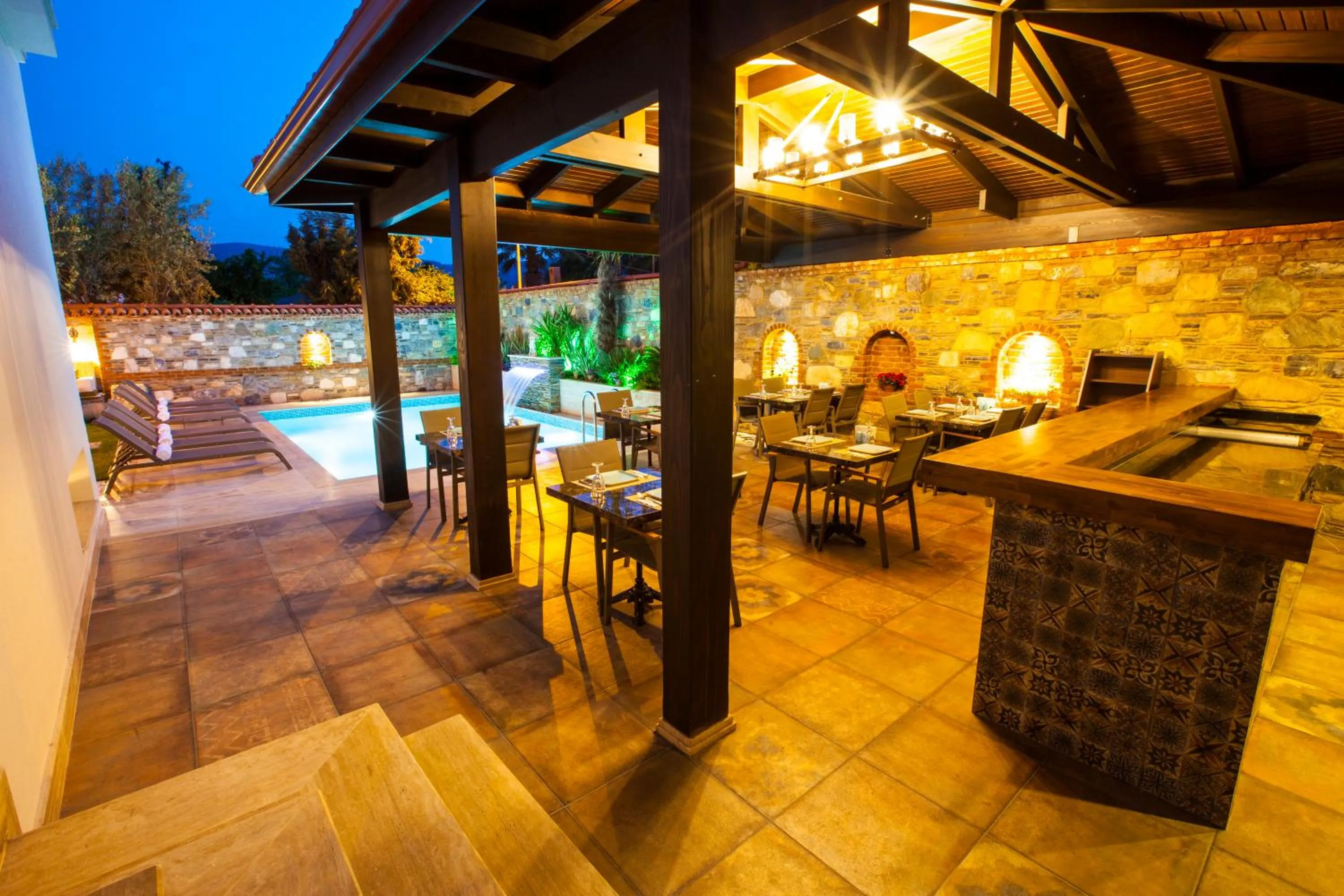 Restaurant/places to eat in Livia Garden Hotel