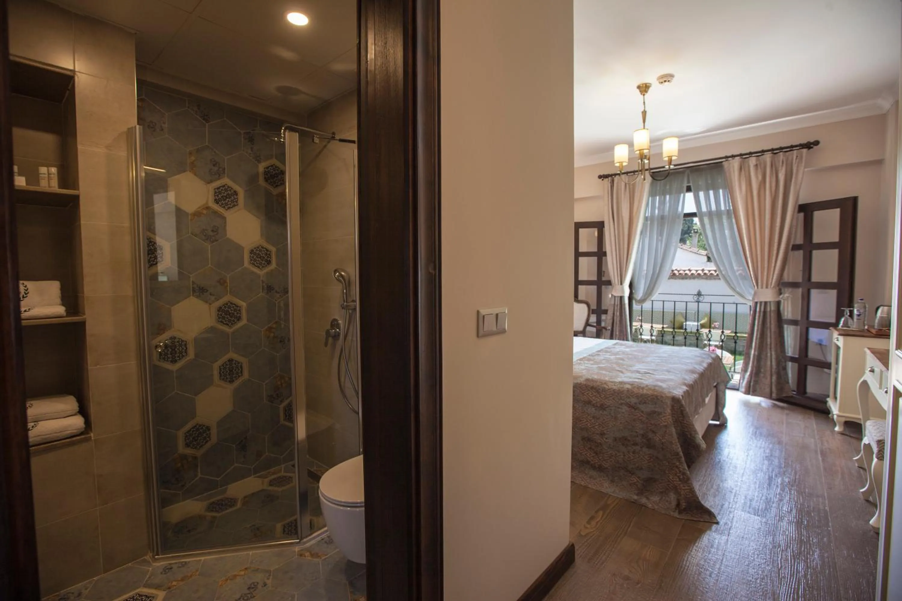 Shower, Bed in Livia Garden Hotel