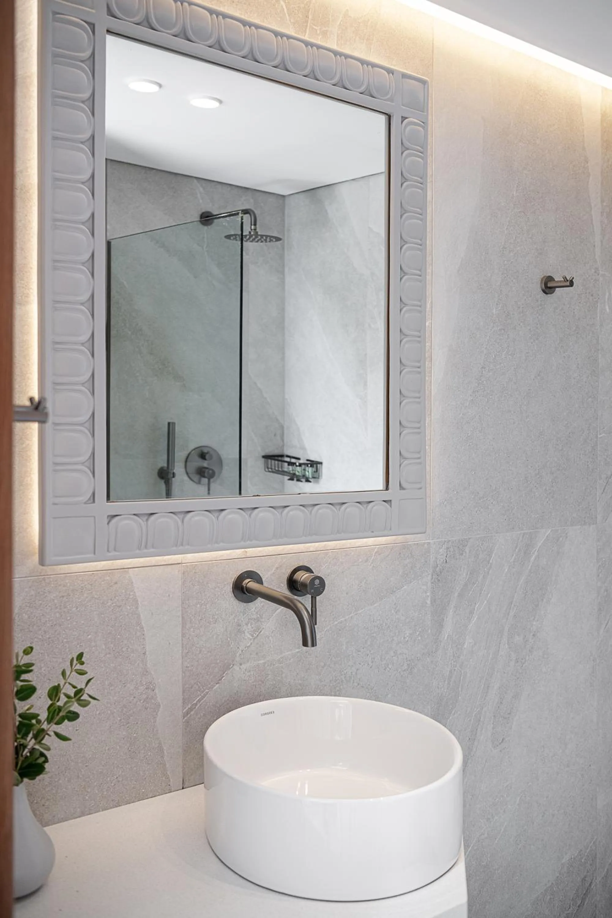 Shower in Okeanis Golden Resort