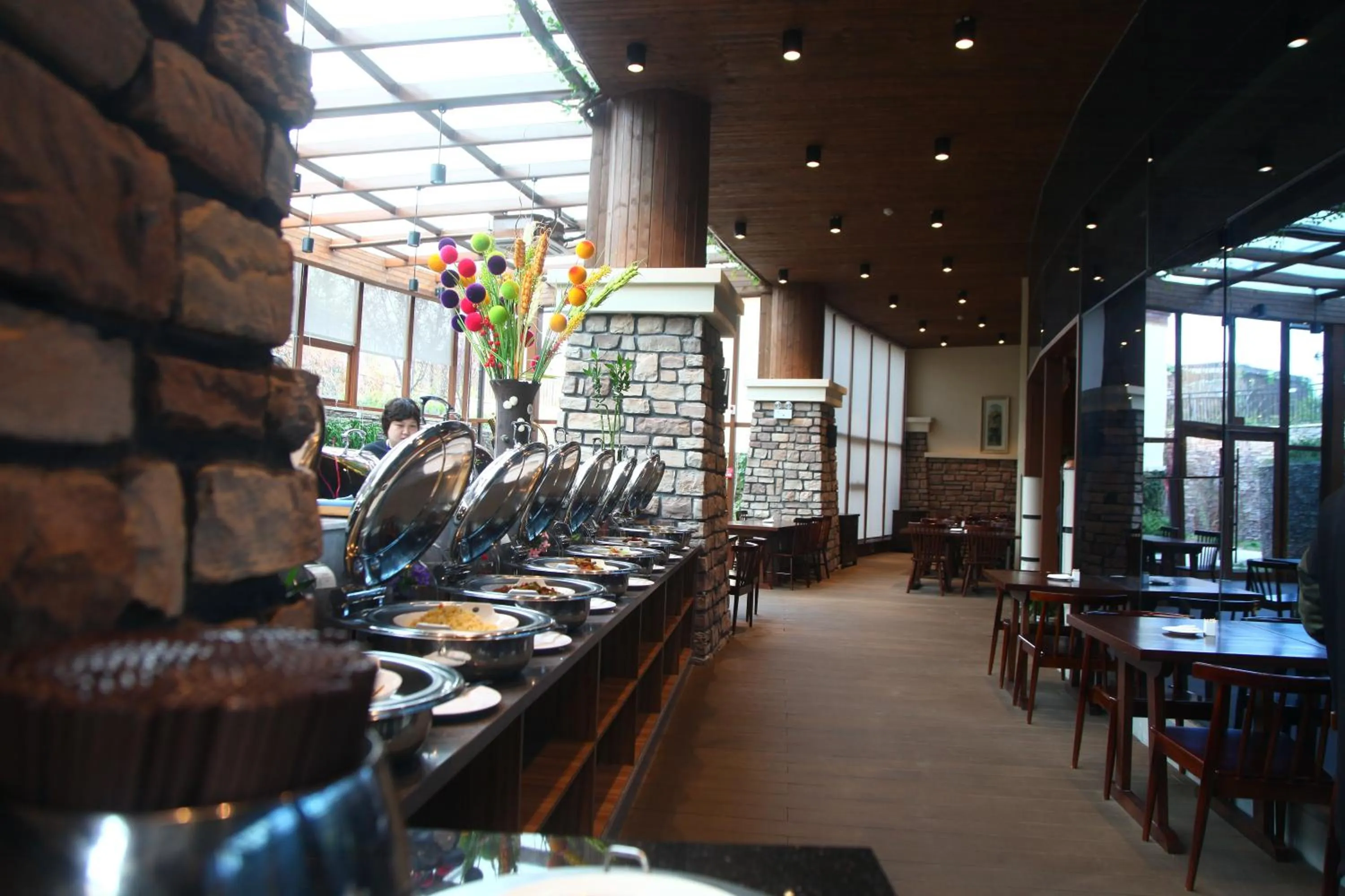 Restaurant/places to eat in Holiday Inn Dalian Hot Spring by IHG