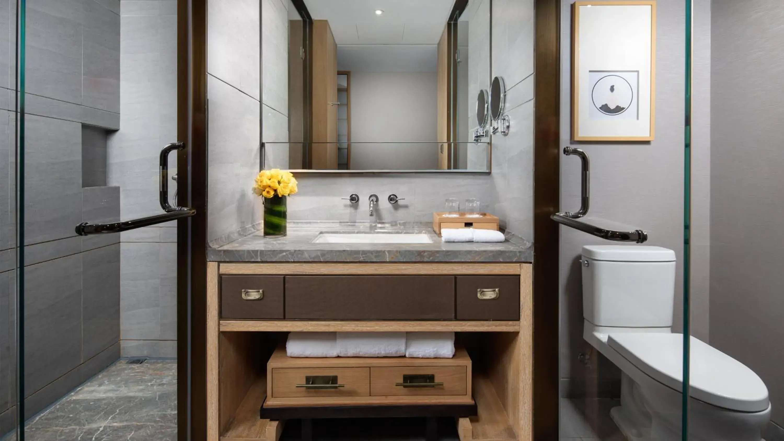 Bedroom in Holiday Inn Dalian Hot Spring by IHG Bedroom in Holiday Inn Dalian Hot Spring by IHG