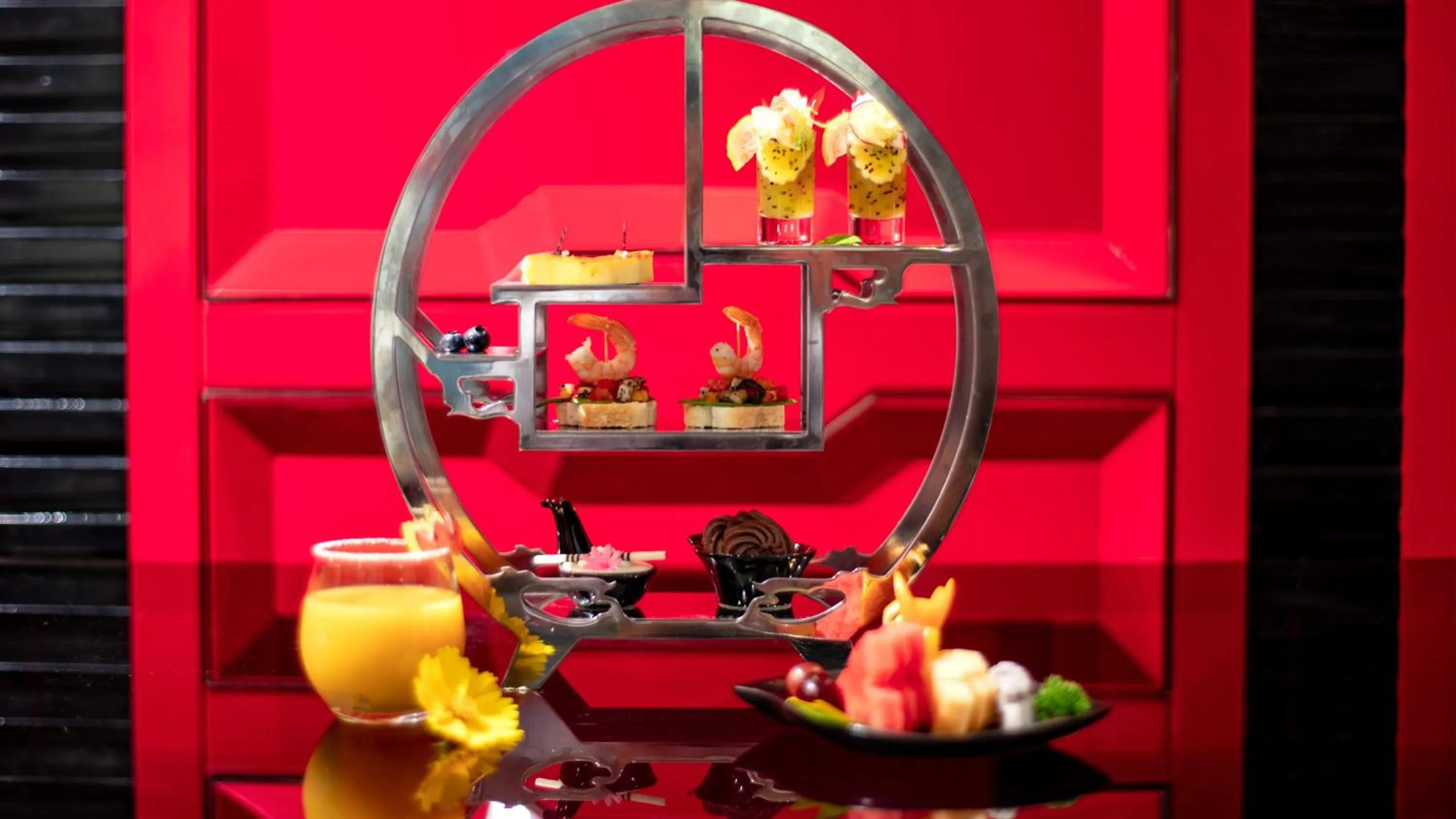 Lounge or bar in Holiday Inn Dalian Hot Spring by IHG