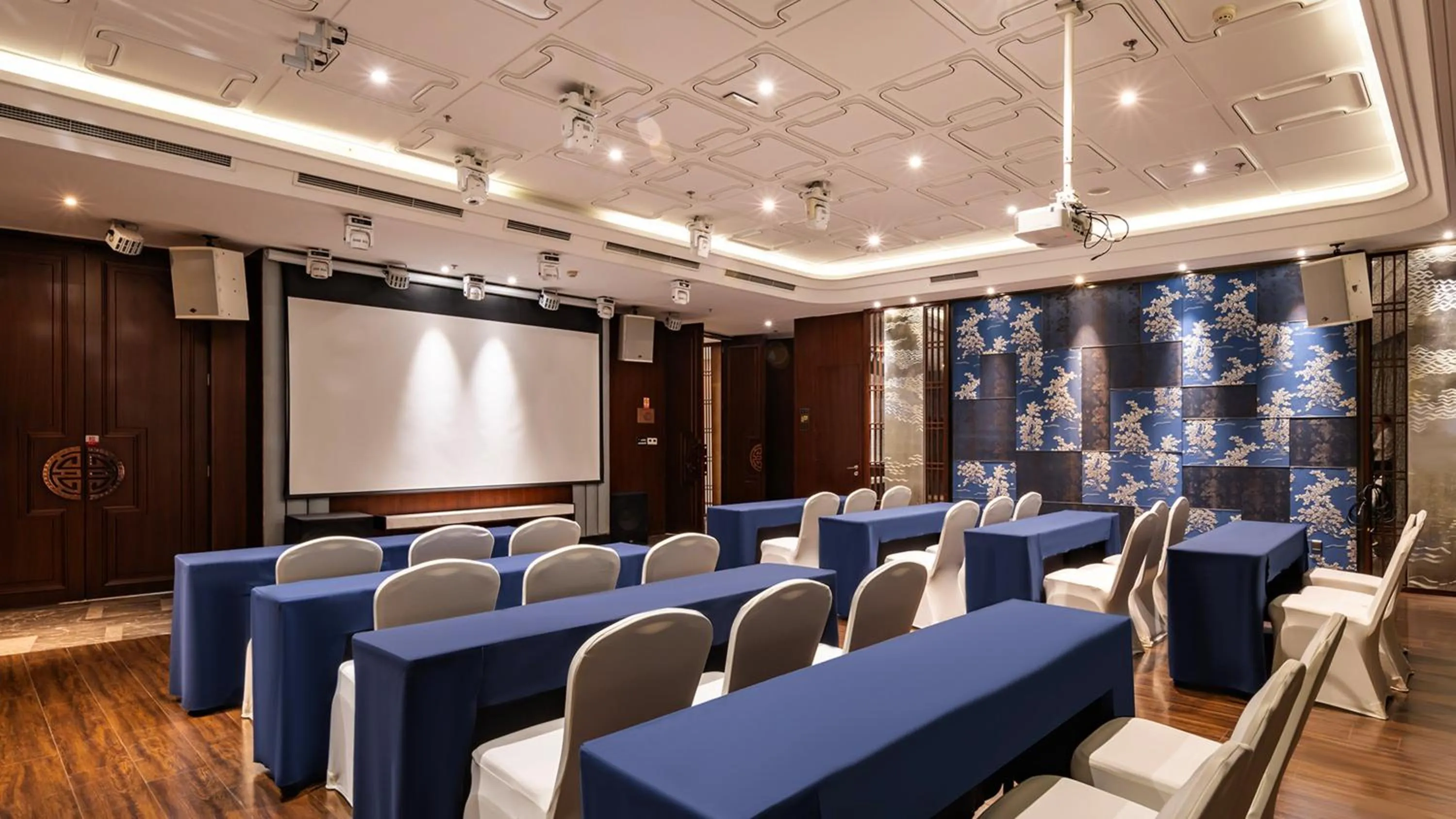 Meeting/conference room in Holiday Inn Dalian Hot Spring by IHG