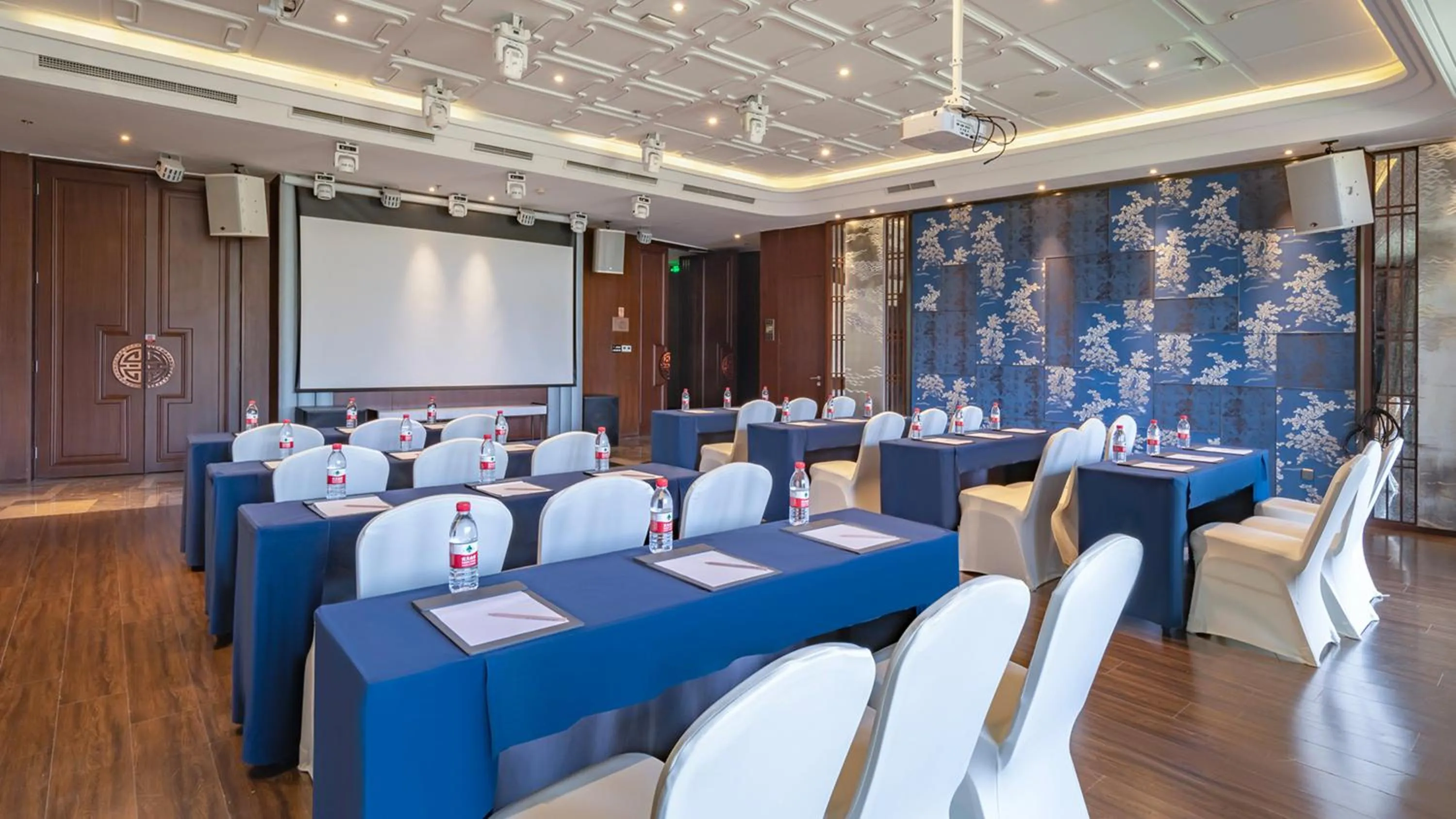 Meeting/conference room in Holiday Inn Dalian Hot Spring by IHG