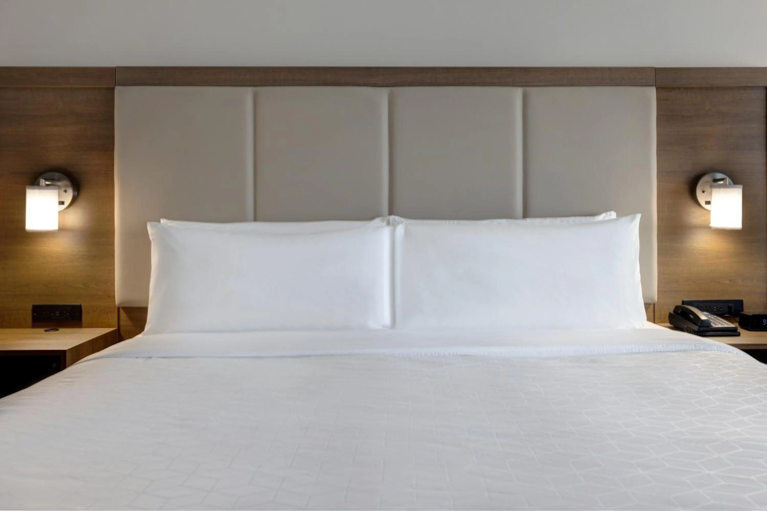 Photo of the whole room, Bed in Holiday Inn Express & Suites - Grand Rapids South - Wyoming by IHG