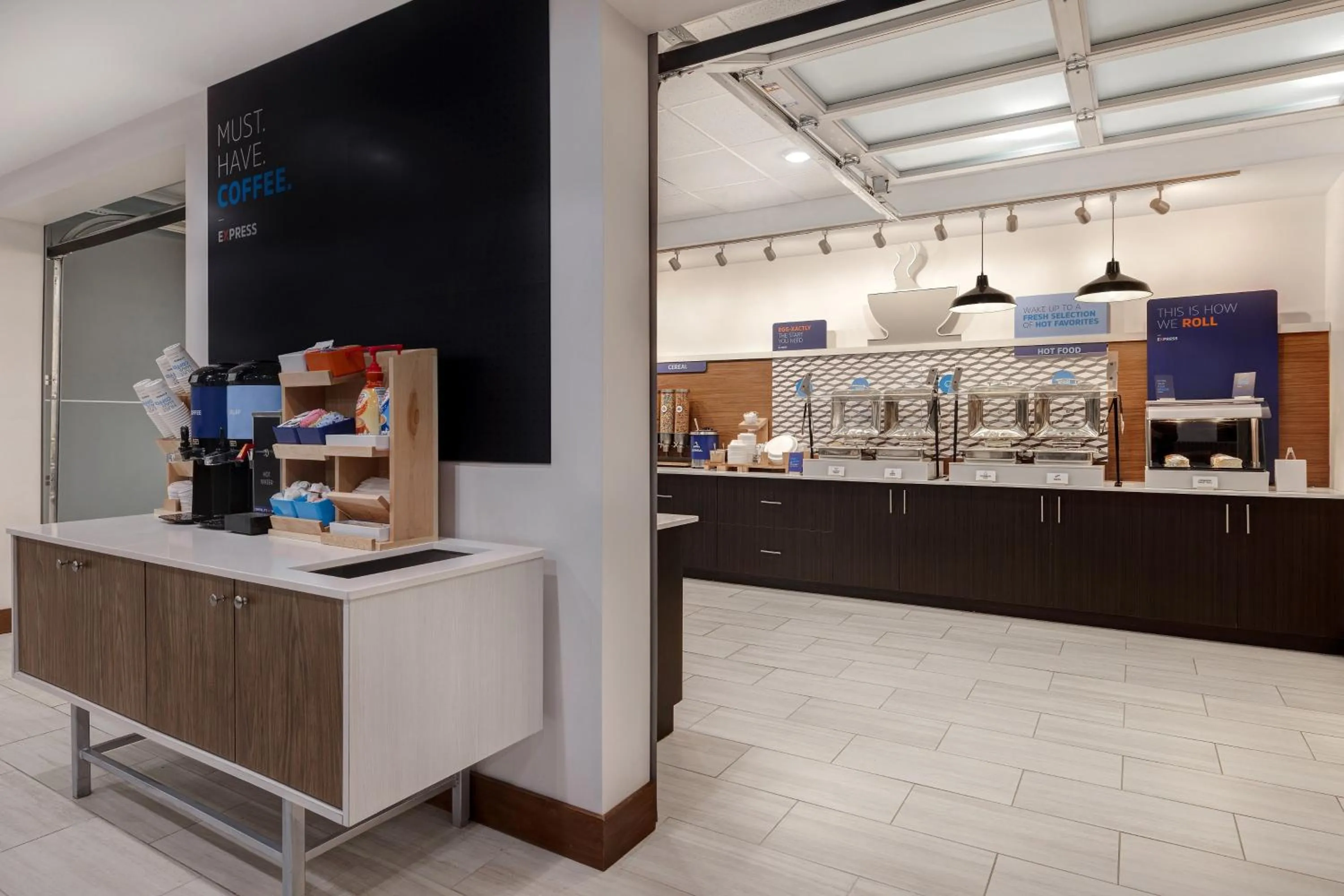 Breakfast in Holiday Inn Express & Suites - Grand Rapids South - Wyoming by IHG