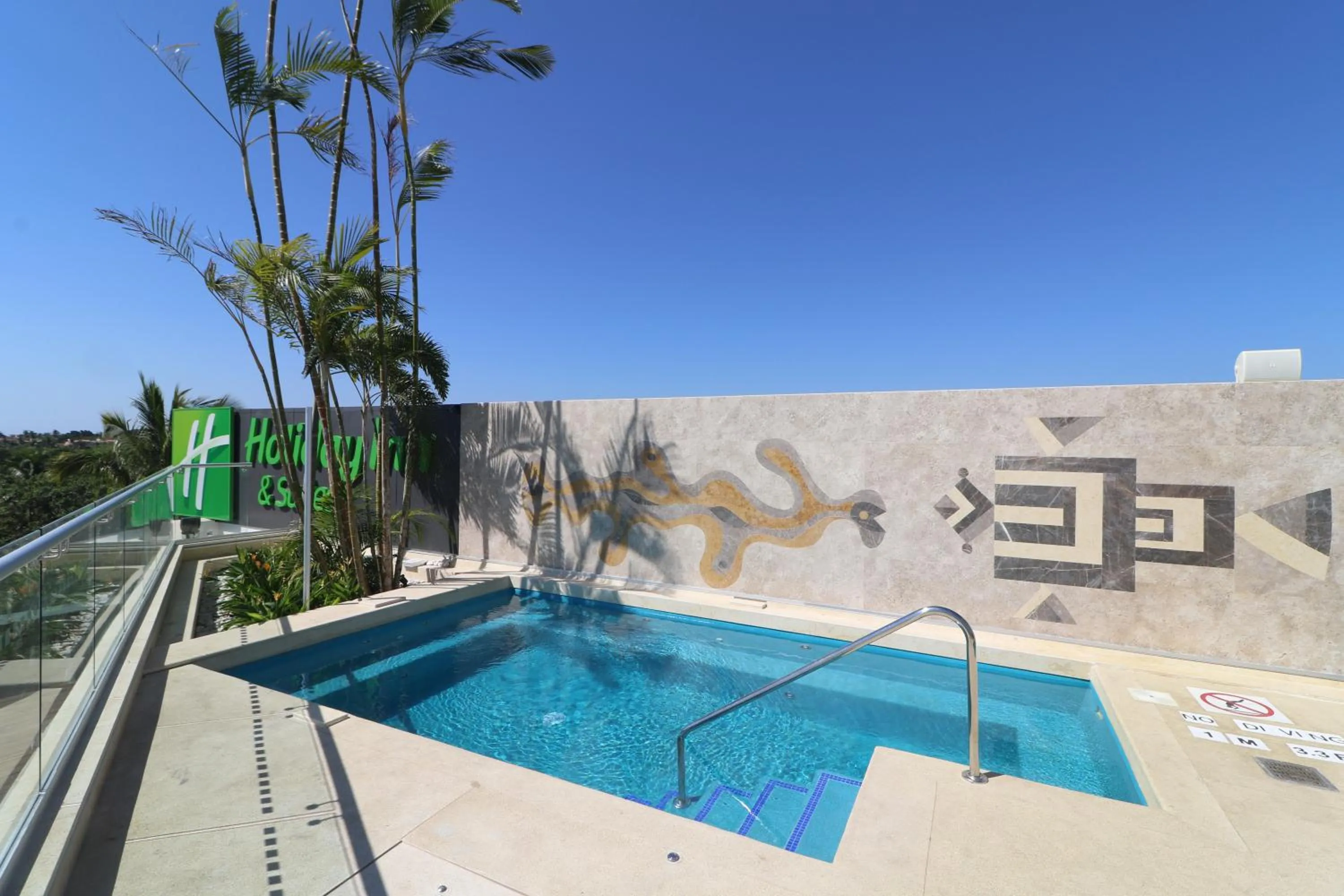 Swimming pool in Holiday Inn & Suites - Puerto Vallarta Marina & Golf by IHG