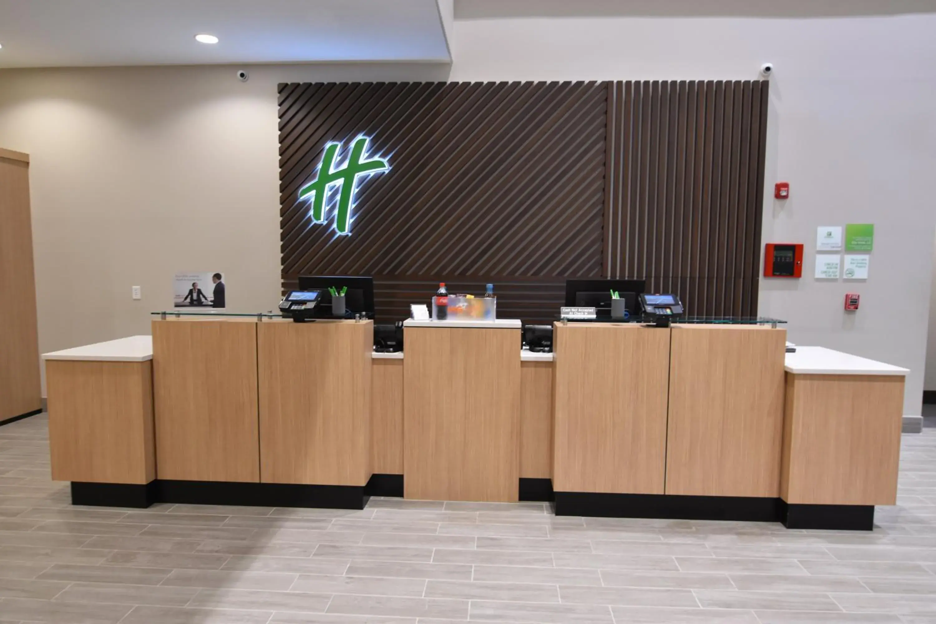 Property building in Holiday Inn - Kansas City - Northeast by IHG Property building in Holiday Inn - Kansas City - Northeast by IHG