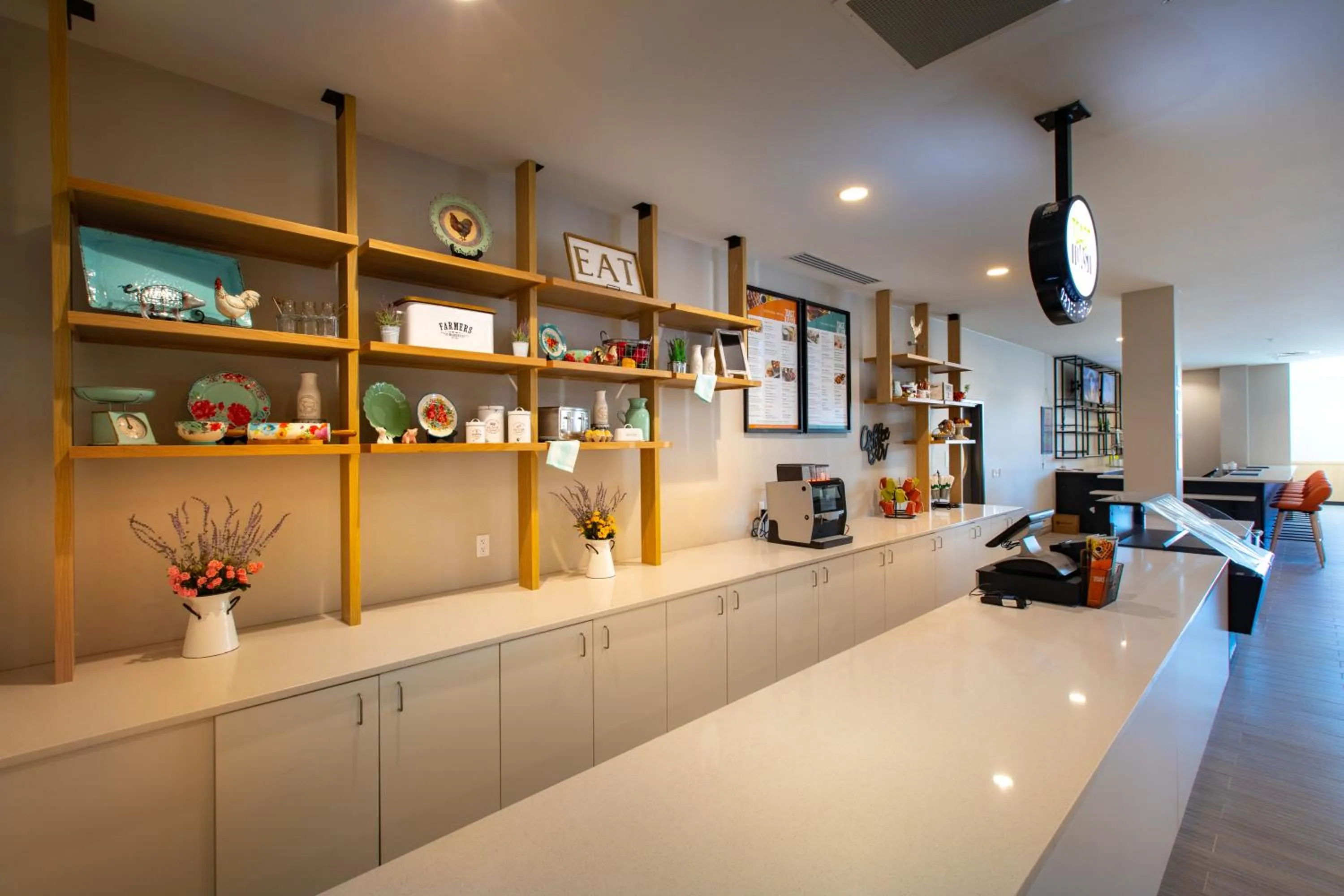 Lounge or bar in Holiday Inn - Kansas City - Northeast by IHG