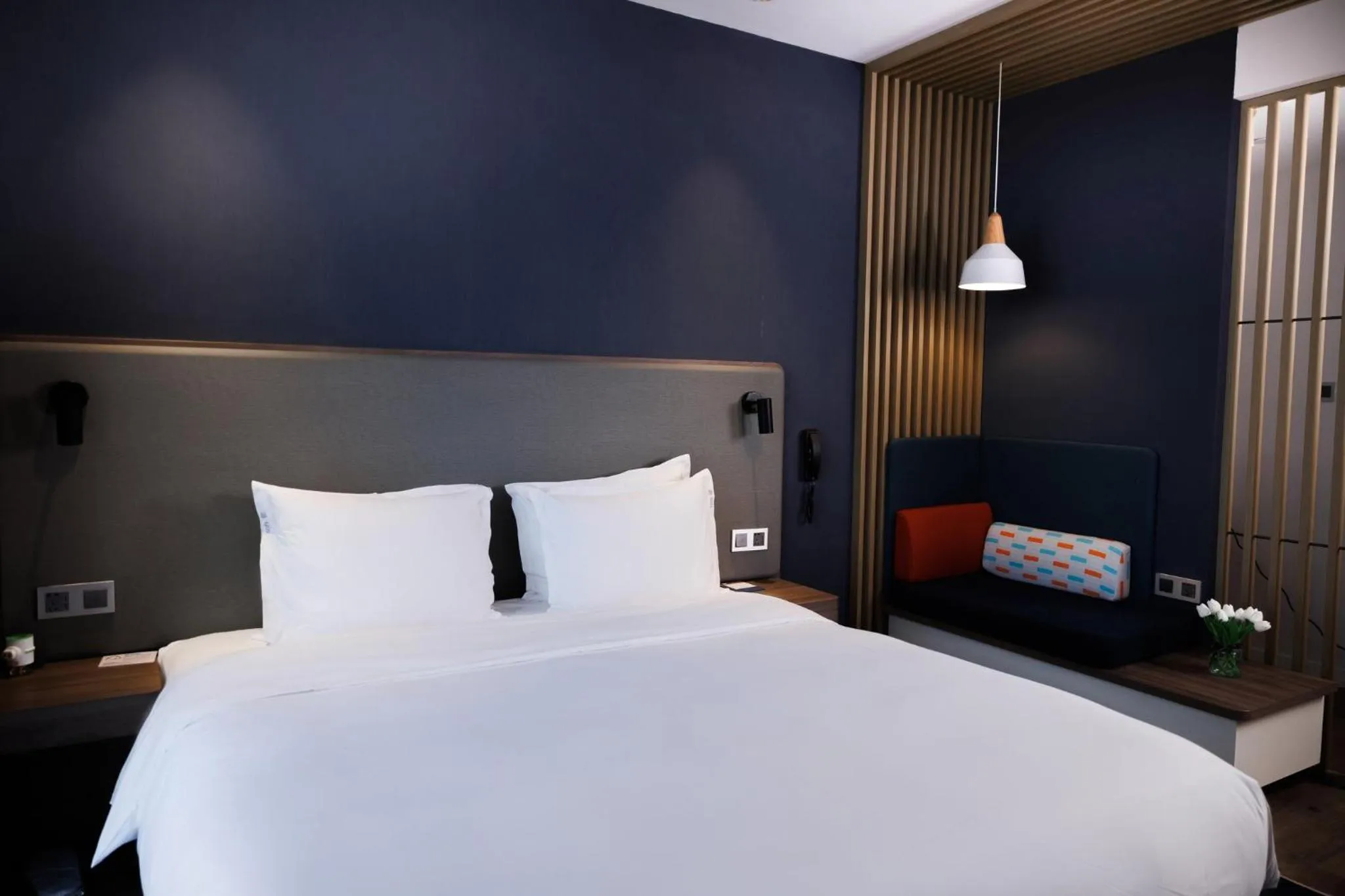 Photo of the whole room, Bed in Holiday Inn Express Pengzhou Downtown by IHG