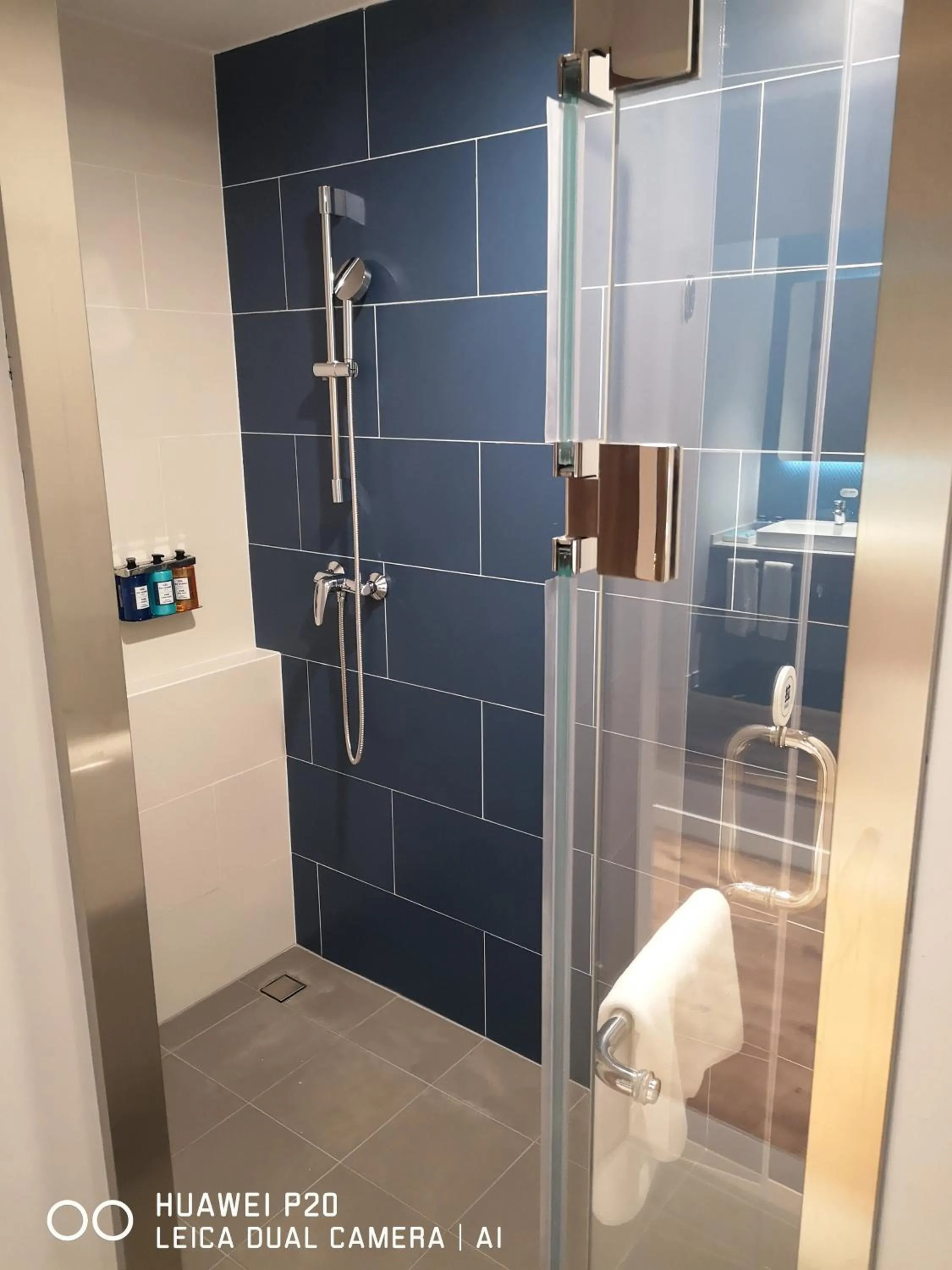 Bathroom in Holiday Inn Express Pengzhou Downtown by IHG