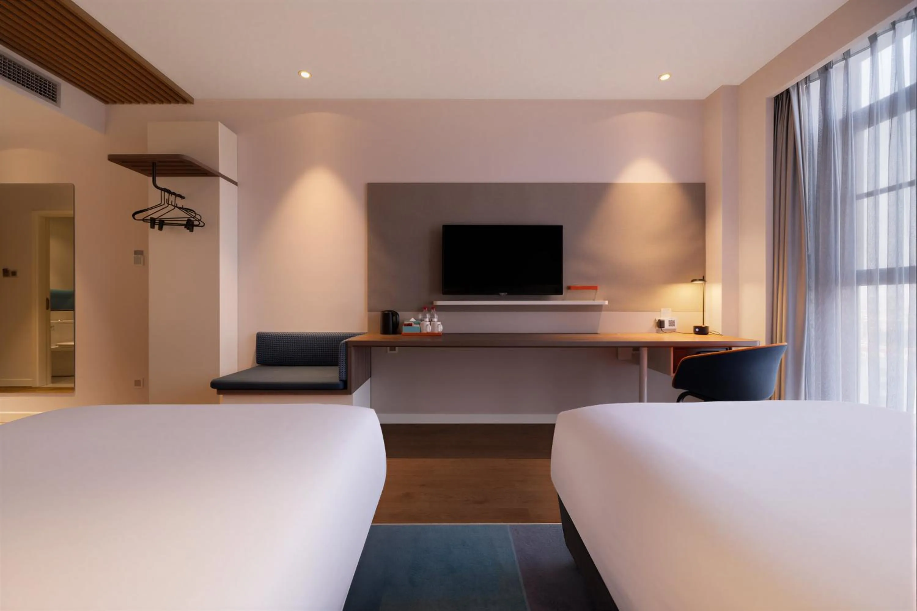 Photo of the whole room, Bed in Holiday Inn Express Pengzhou Downtown by IHG