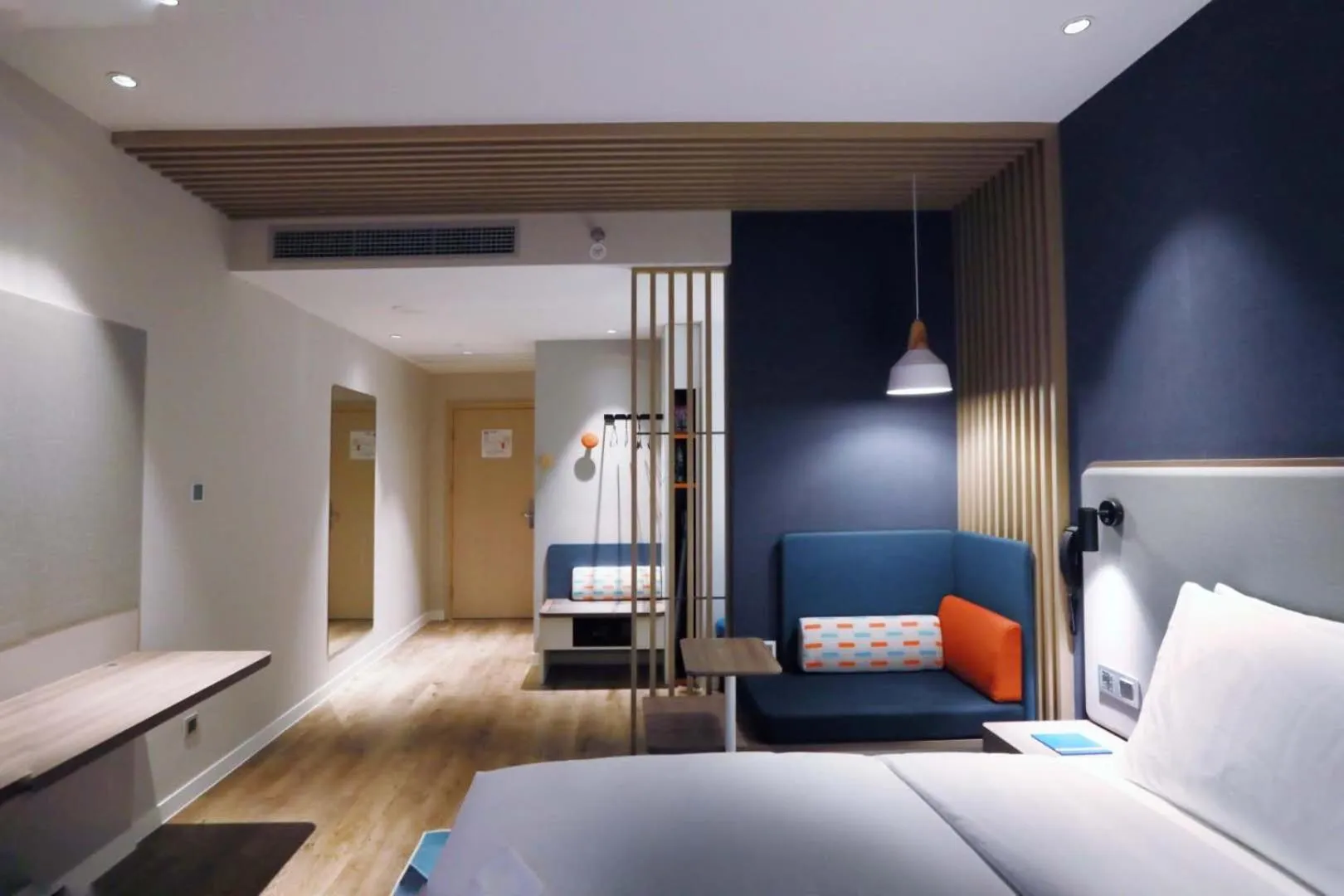 Bed in Holiday Inn Express Pengzhou Downtown by IHG