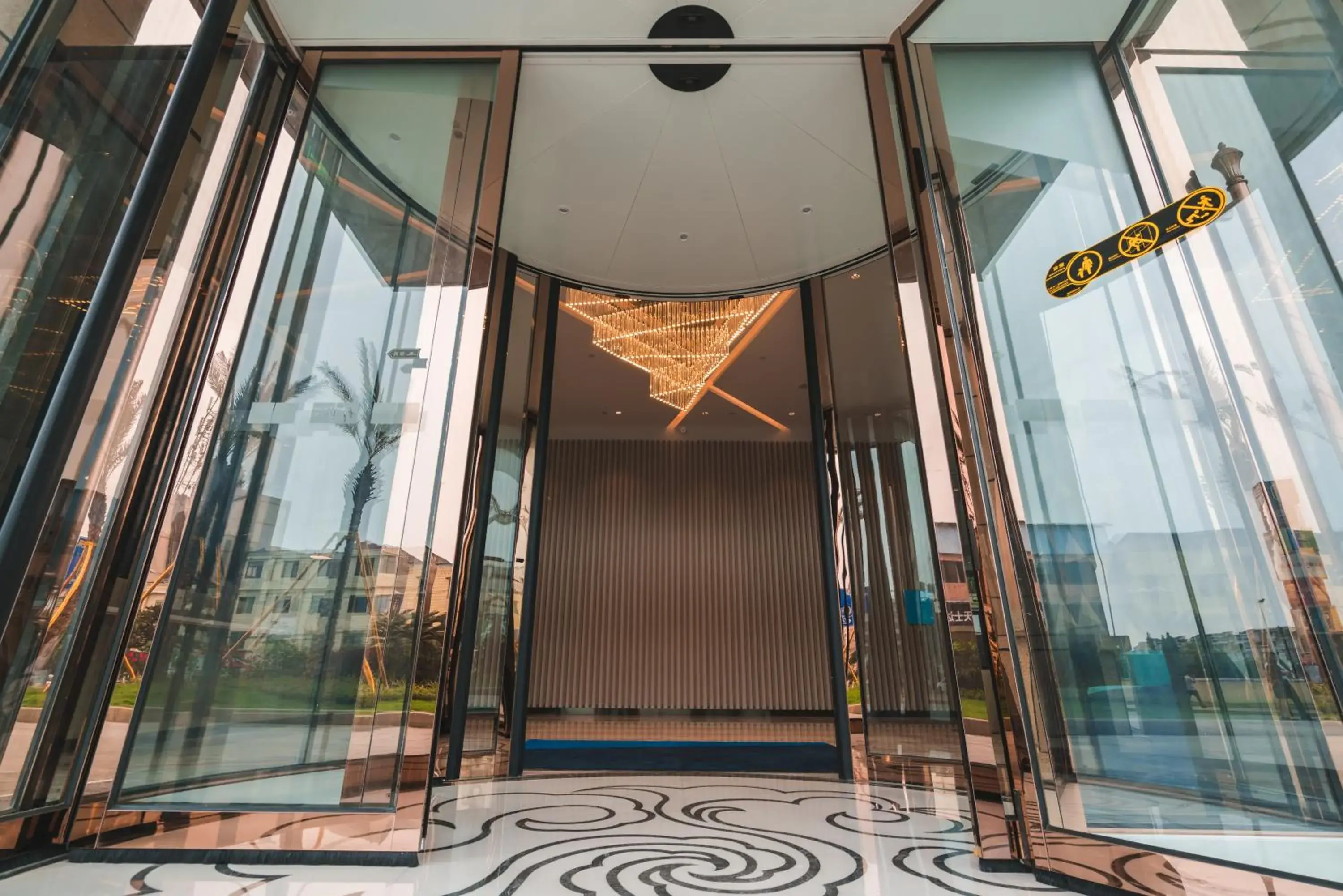 Property building in Holiday Inn Express Pengzhou Downtown by IHG Property building in Holiday Inn Express Pengzhou Downtown by IHG