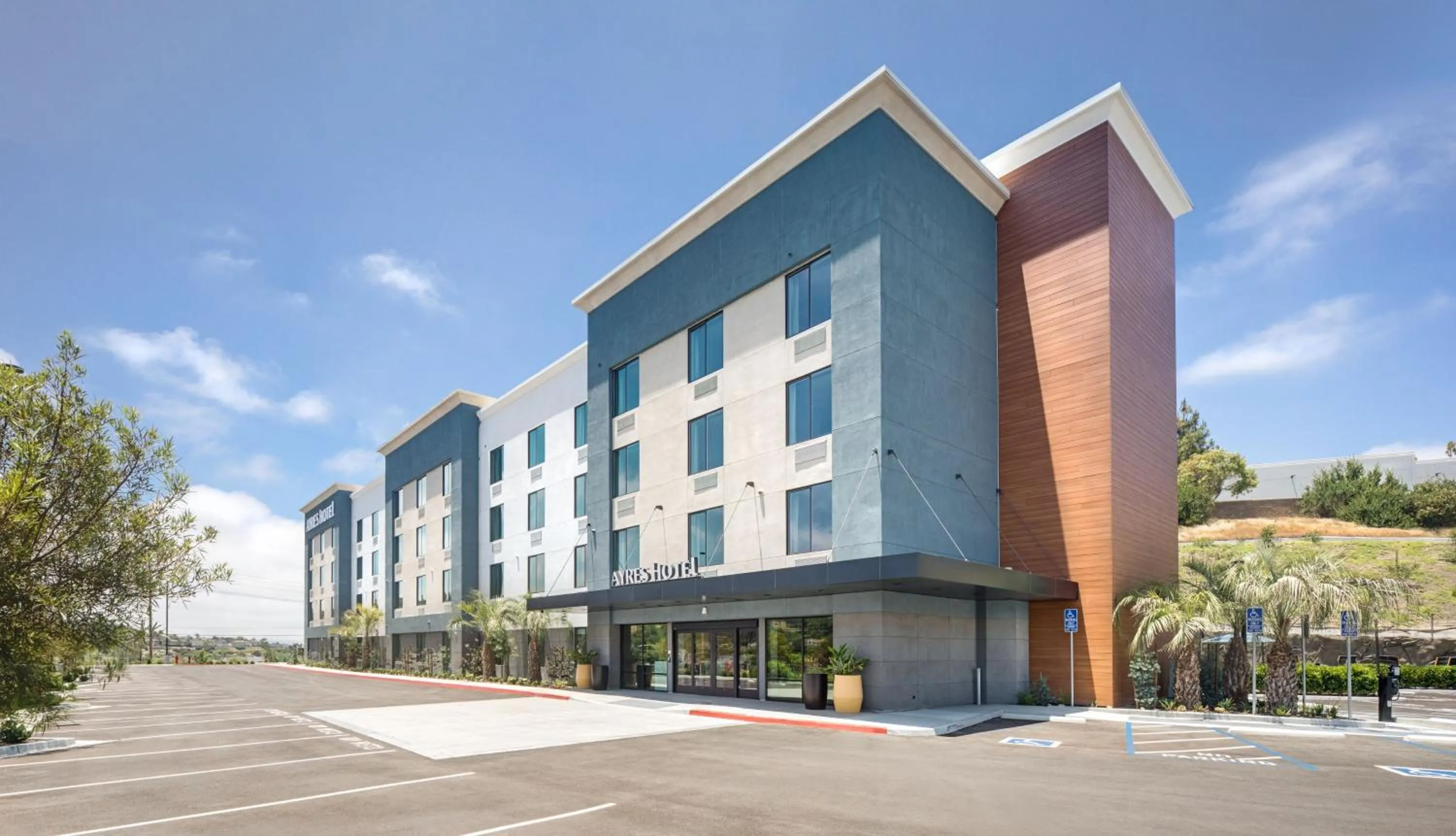 Facade/entrance in Ayres Hotel Vista Carlsbad