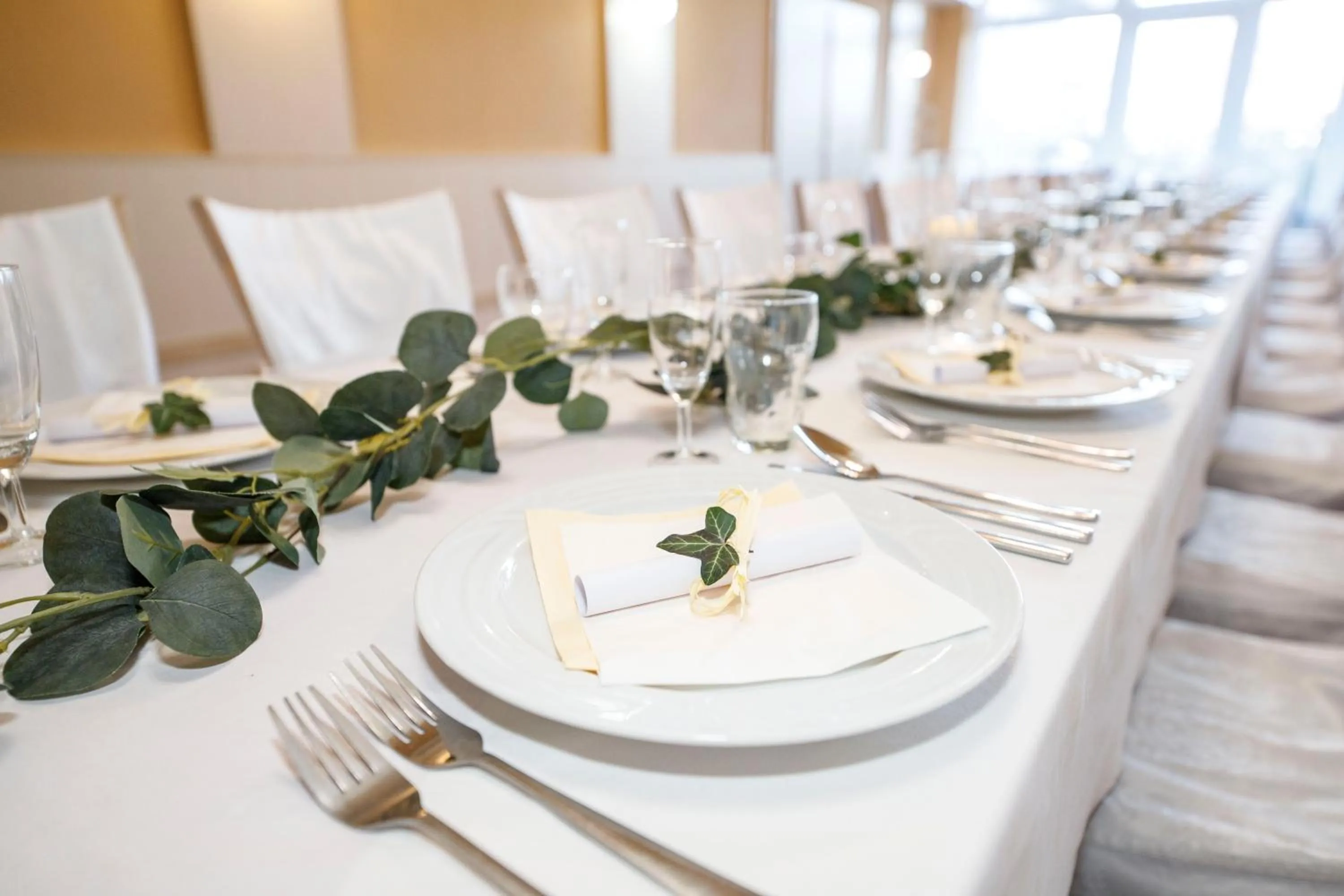 Restaurant/places to eat in Hotel Opera