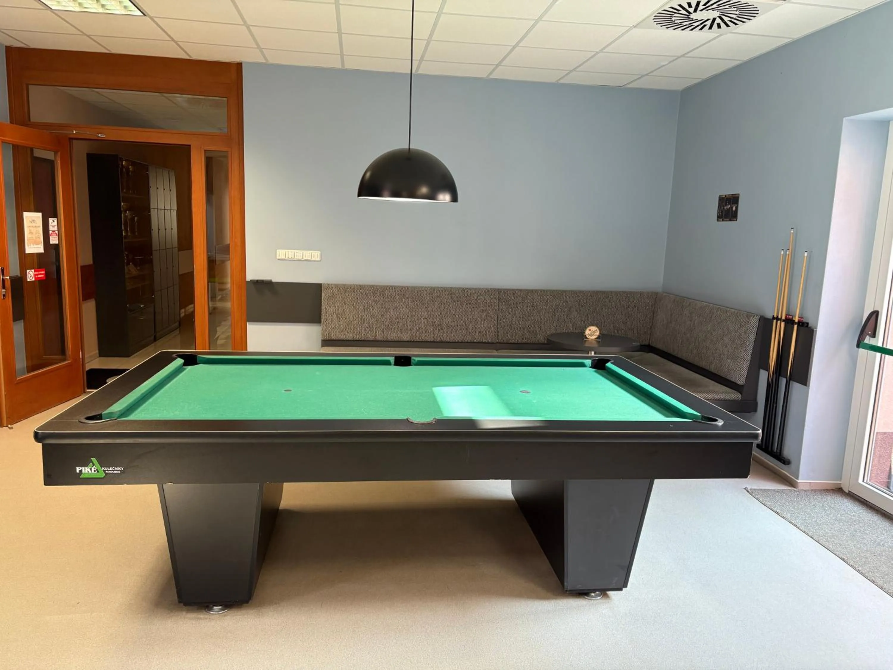 Billiard in Hotel Opera