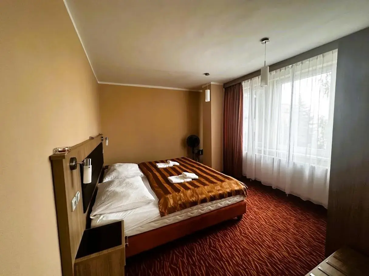 Twin Room with Extra Bed in Hotel Opera Twin Room with Extra Bed in Hotel Opera