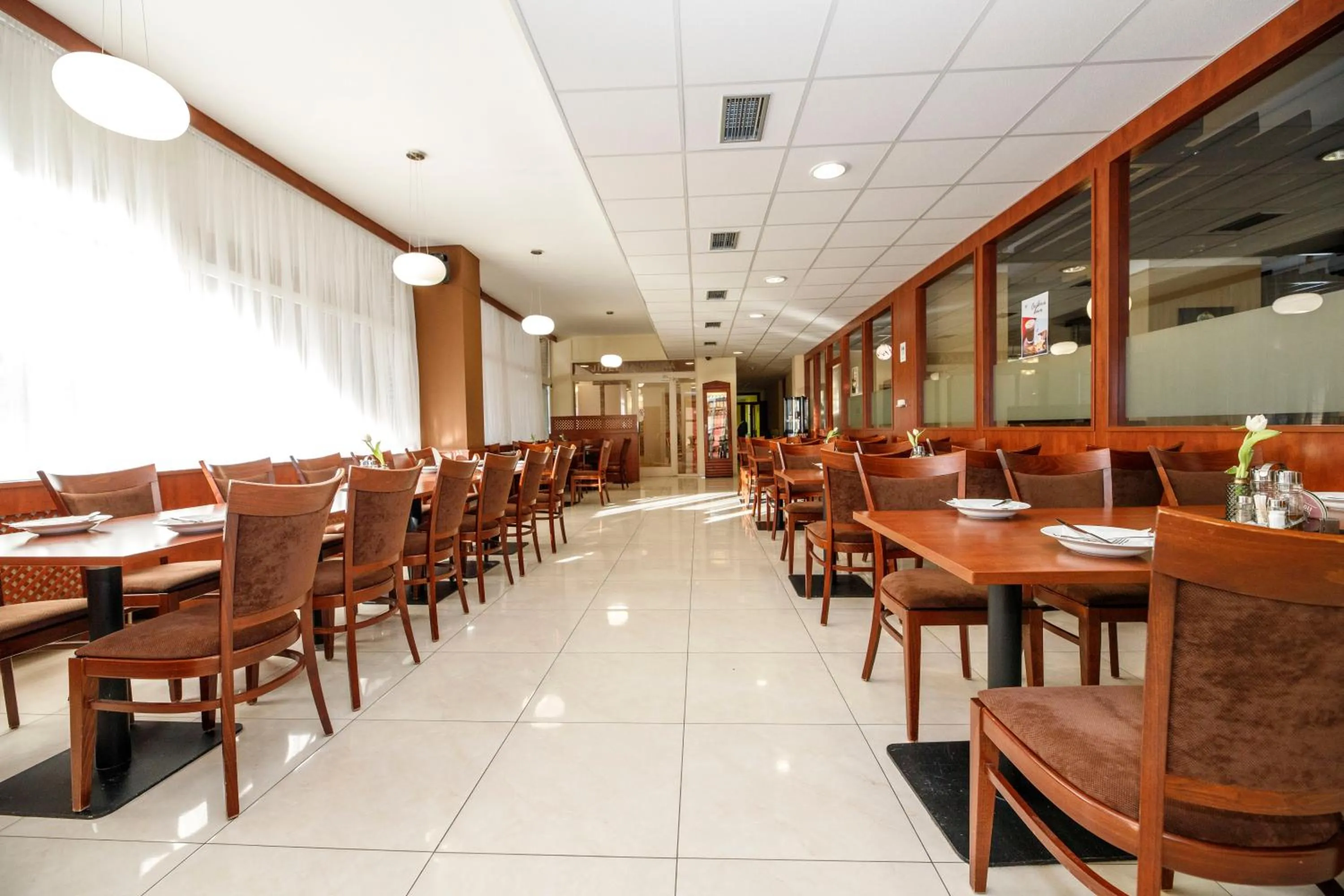 Restaurant/places to eat in Hotel Opera