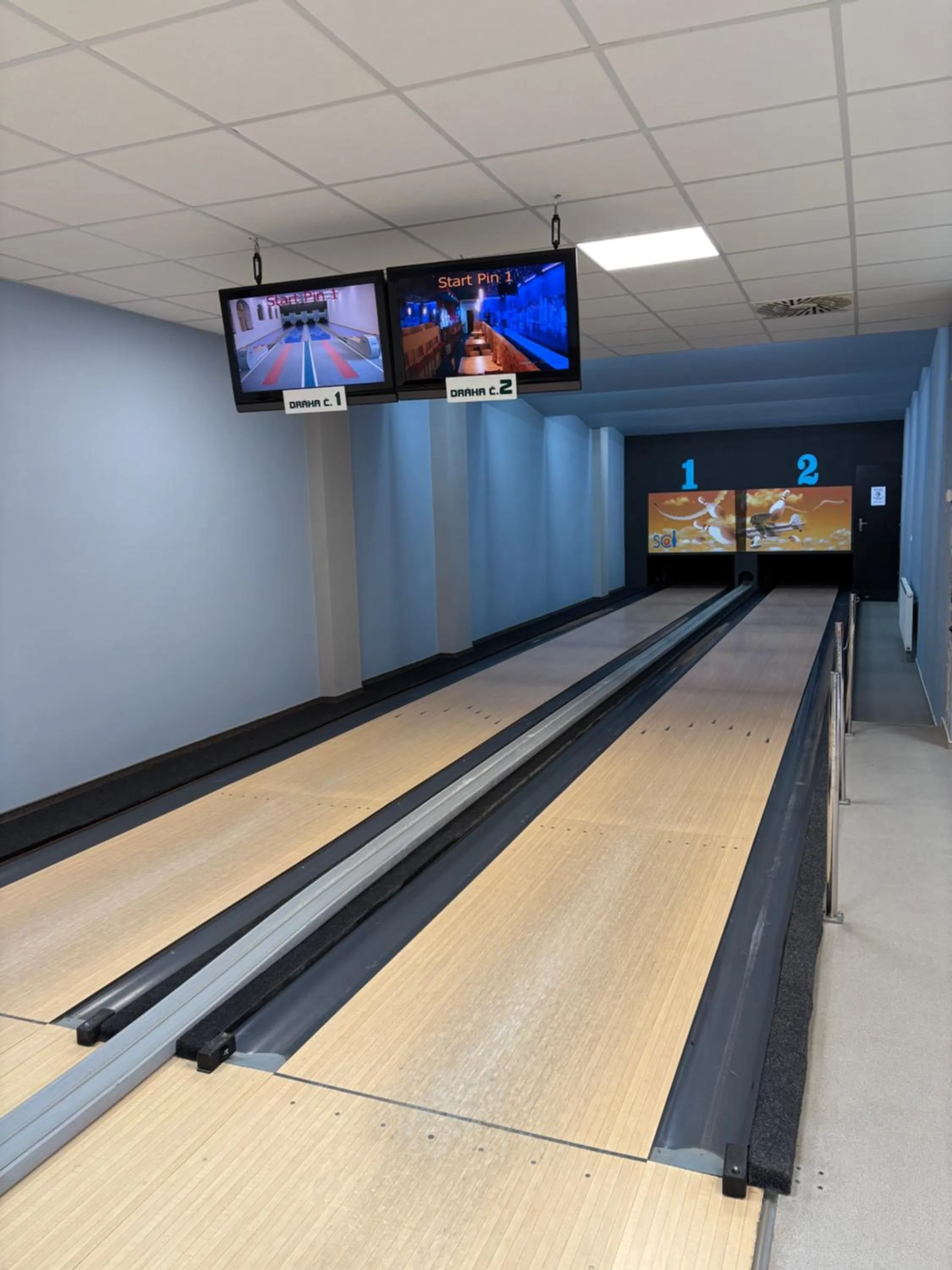 Bowling in Hotel Opera