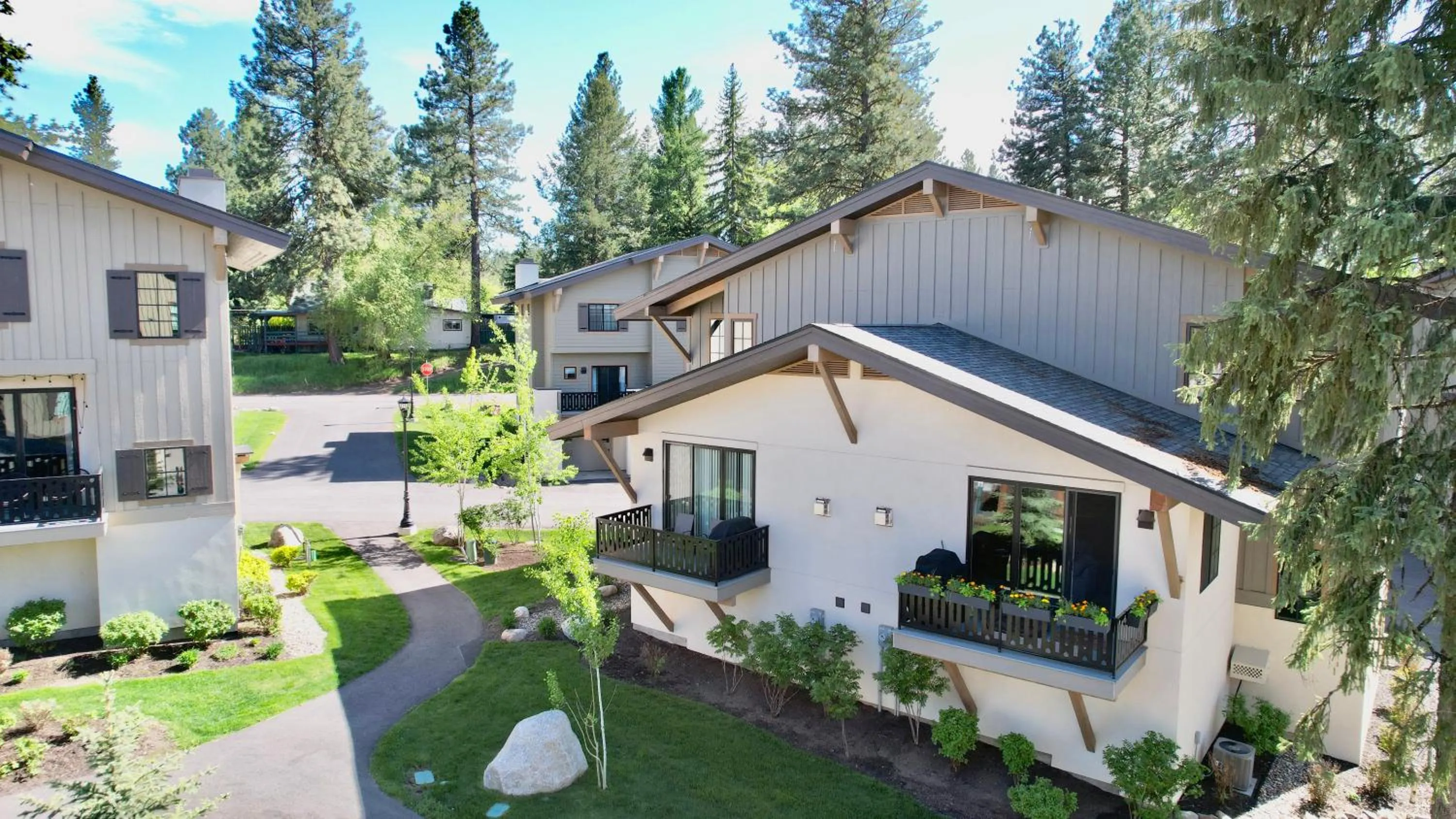 Silverpine Hideaway by Casago McCall - Donerightmanagement