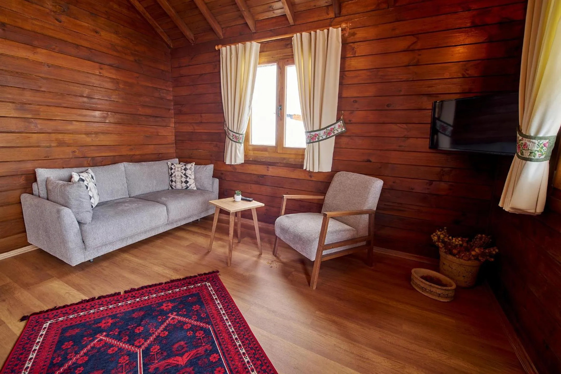 Flora Handüzü Resort & Wellness Bungalow Hotel