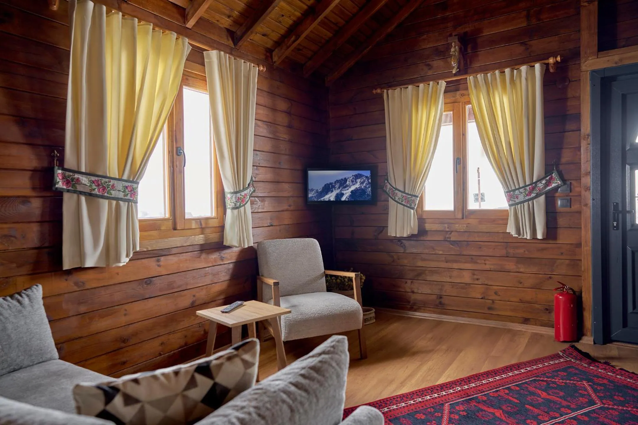 Flora Handüzü Resort & Wellness Bungalow Hotel