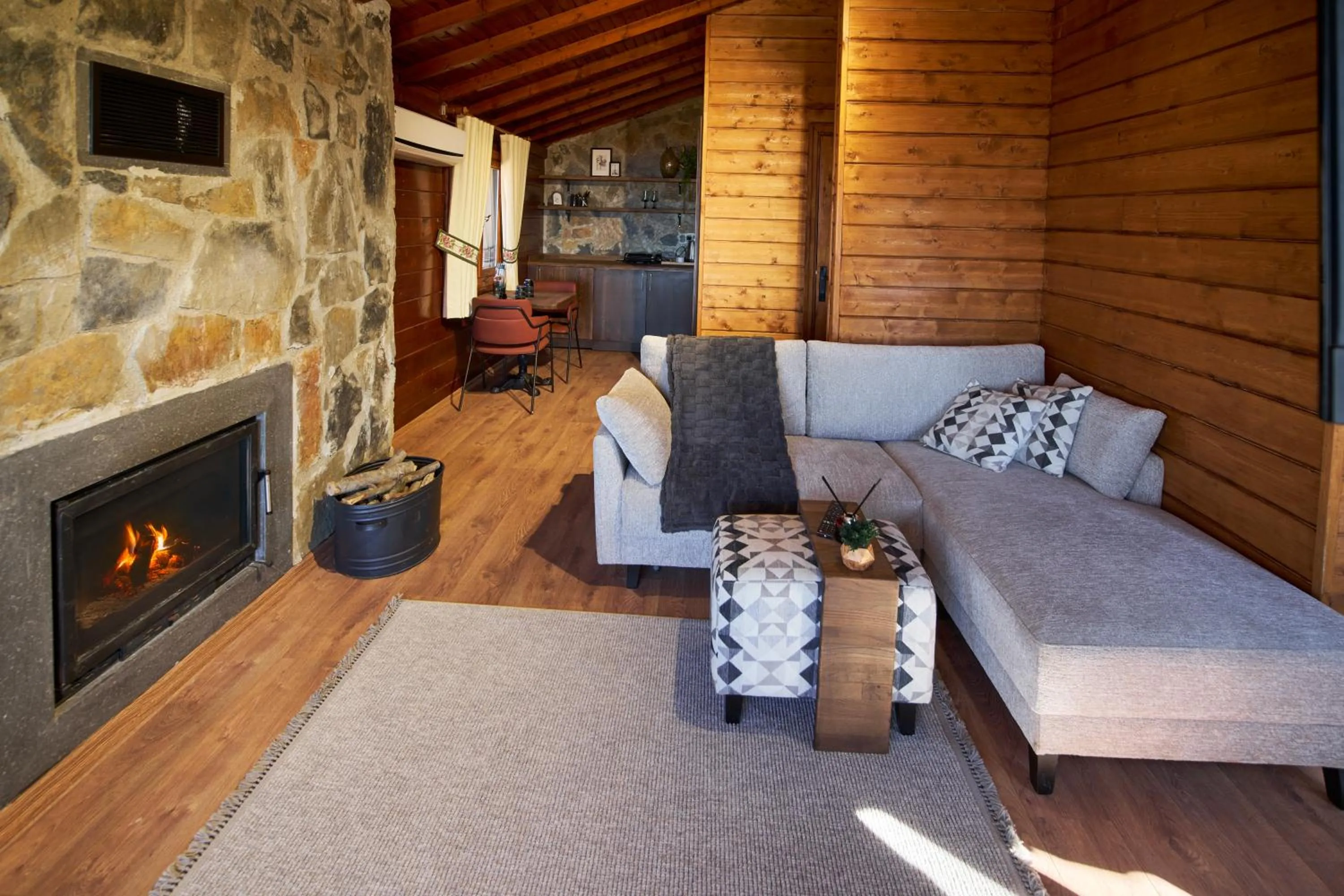 Flora Handüzü Resort & Wellness Bungalow Hotel