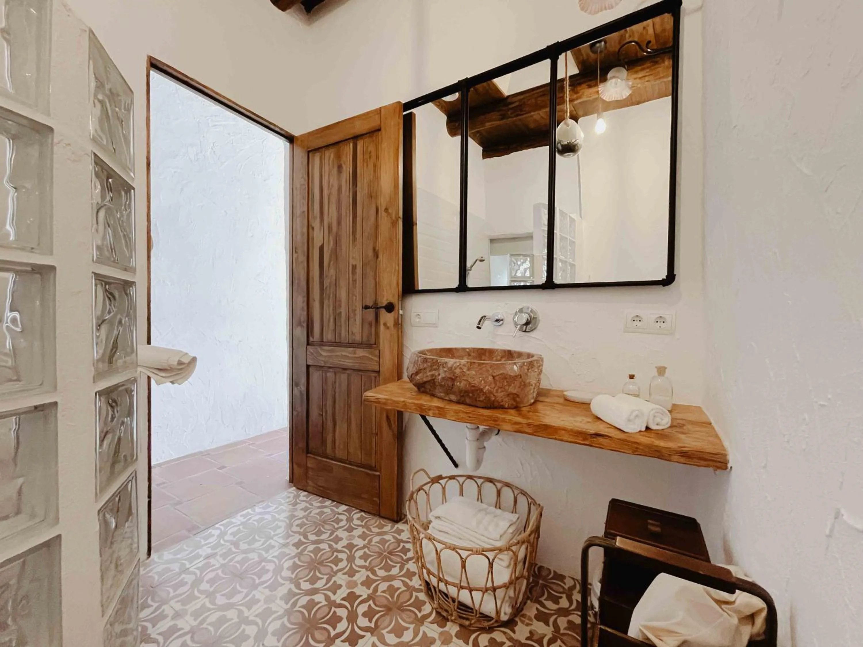 Bathroom in LAS MARIPOSAS