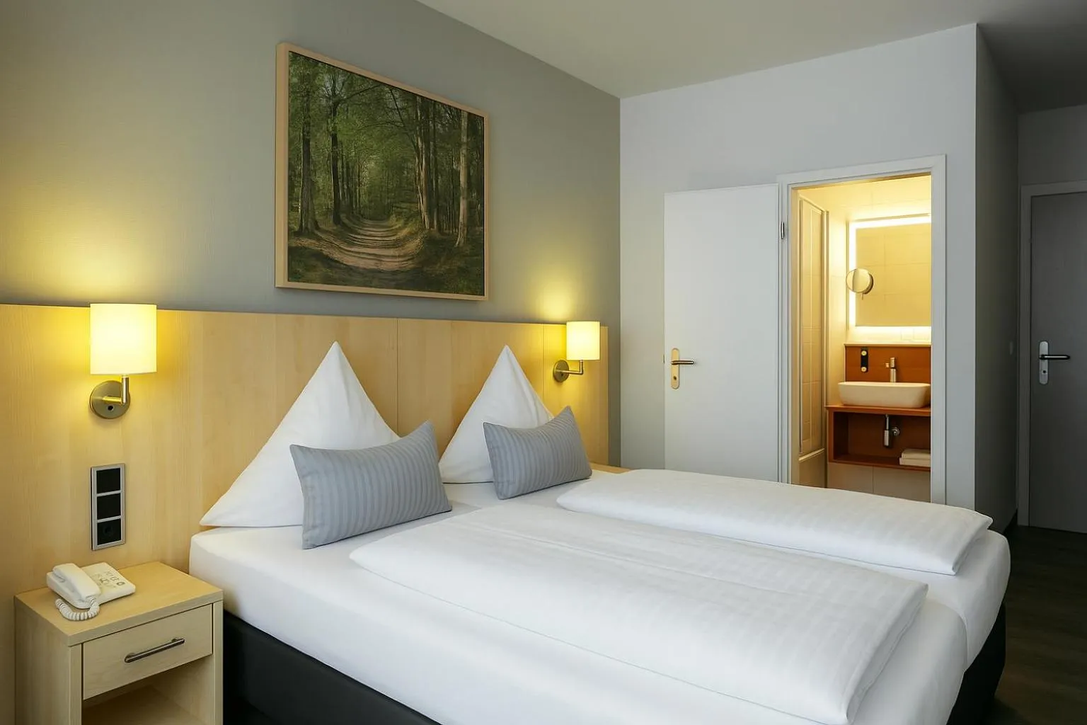 Photo of the whole room, Bed in Konsum Berghotel Oberhof