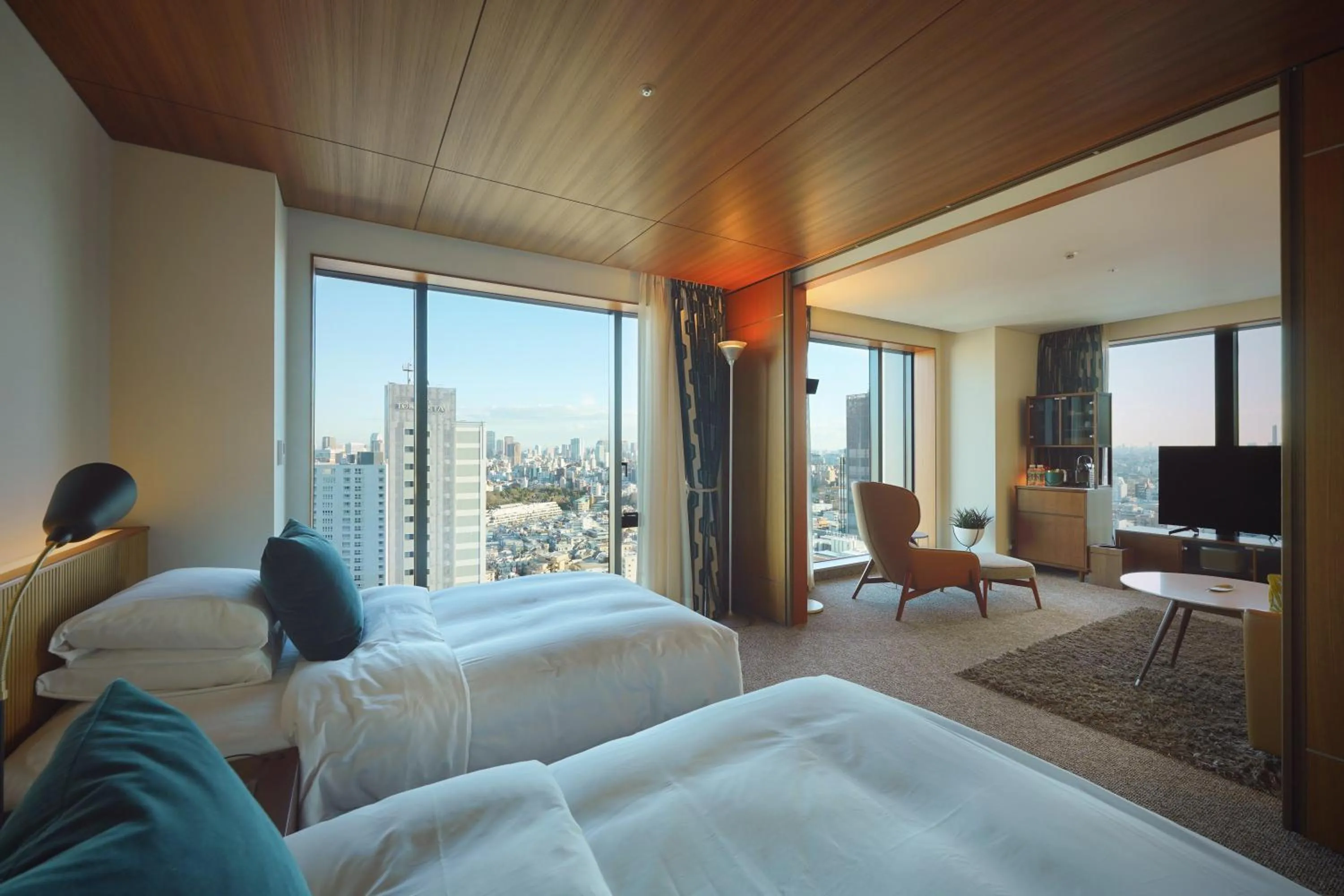 Communal lounge/ TV room, Bed in THE AOYAMA GRAND HOTEL