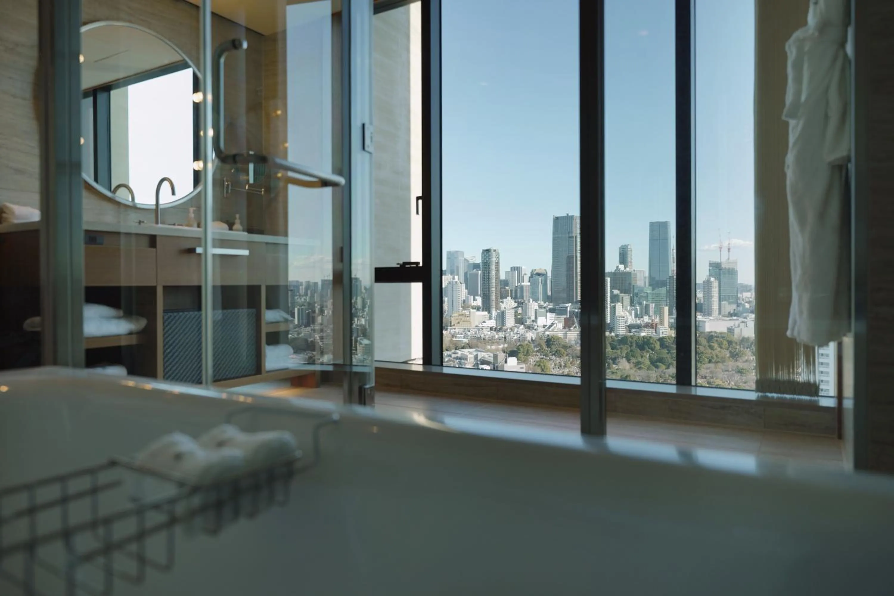 Shower, Bed in THE AOYAMA GRAND HOTEL