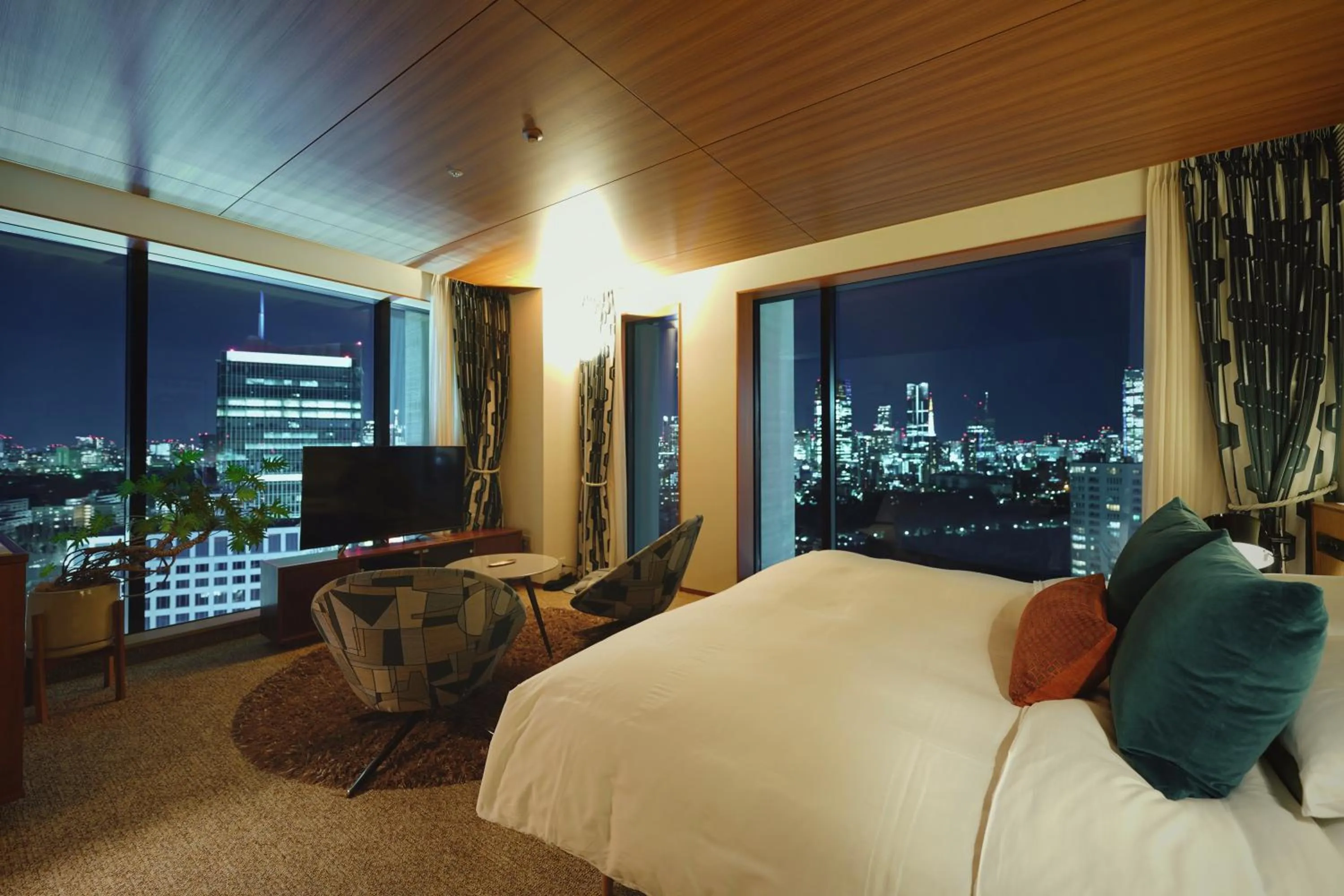 Bed in THE AOYAMA GRAND HOTEL