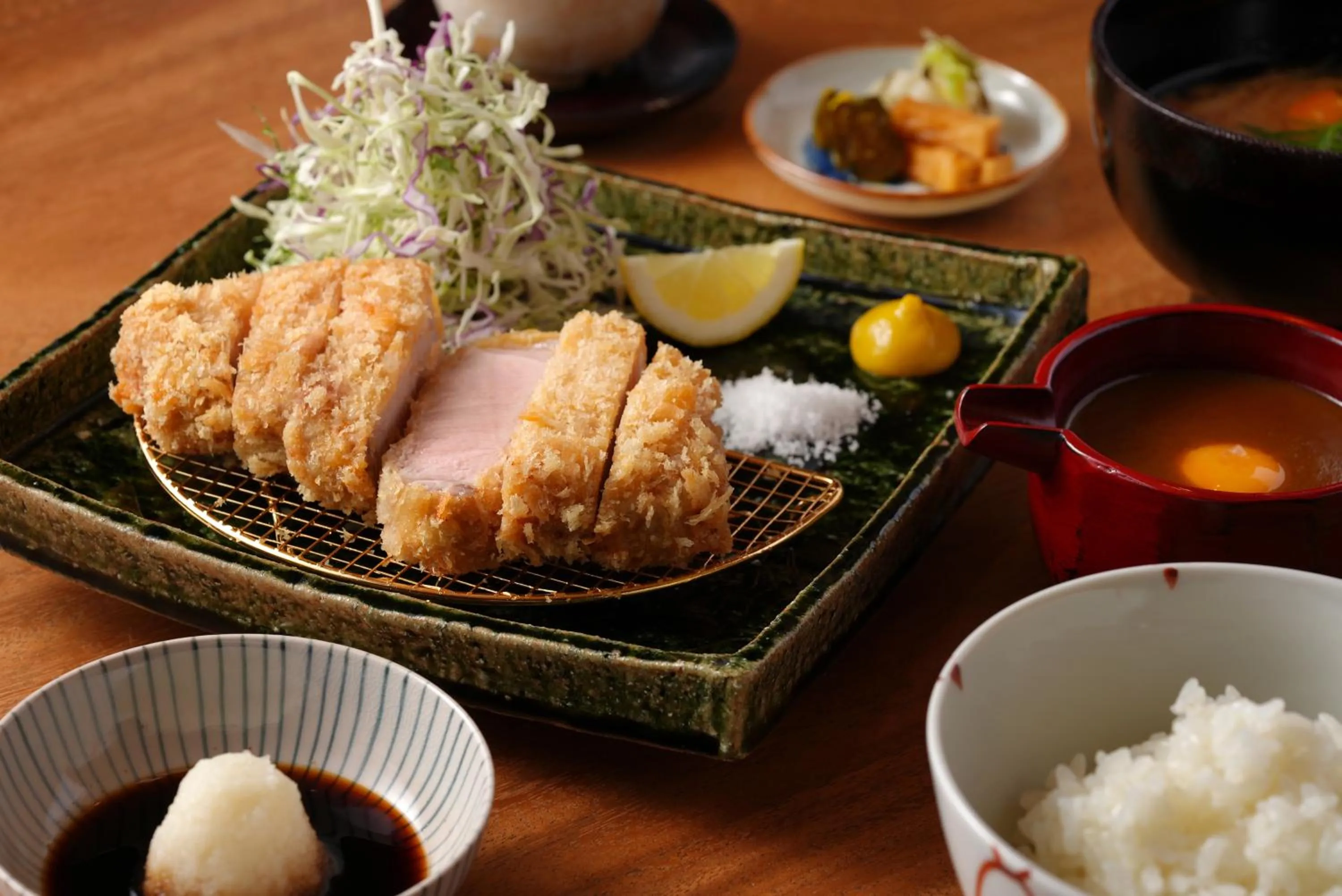 Restaurant/places to eat in THE AOYAMA GRAND HOTEL